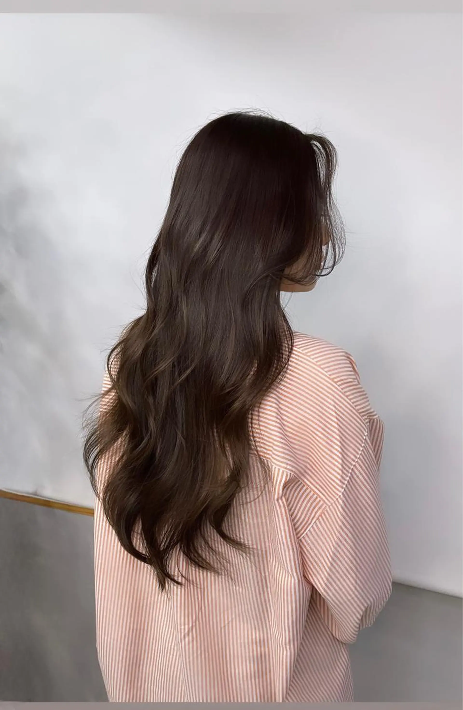 ミディアム カラー SOA所属・西村あきや トレンド韓国ヘアのヘアスタイル