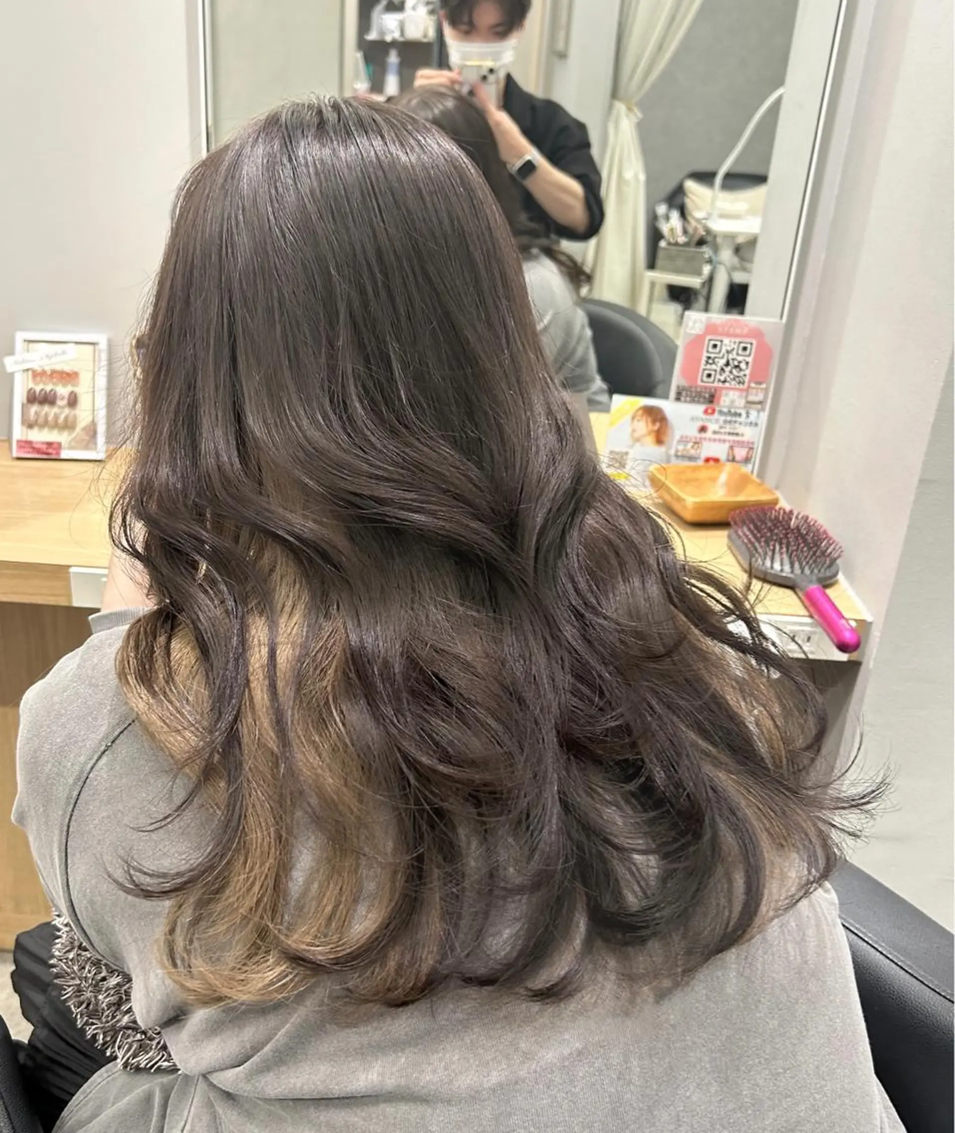 ロング カラー ベージュカラー ブリーチ インナーカラー ミルクティーベージュ 韓国ヘア×レイヤー カット/上田丈也のヘアスタイル