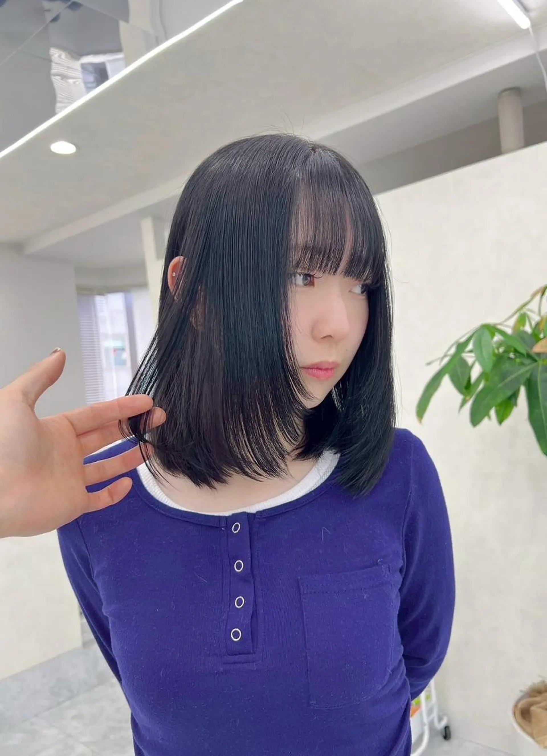 セミロング カラー アディクシーカラー アッシュ バレイヤージュ ベージュカラー ブルーカラー ヘアカラー トリートメント 髪質改善ストレート髪 質改善カラー特化中崎のヘアスタイル