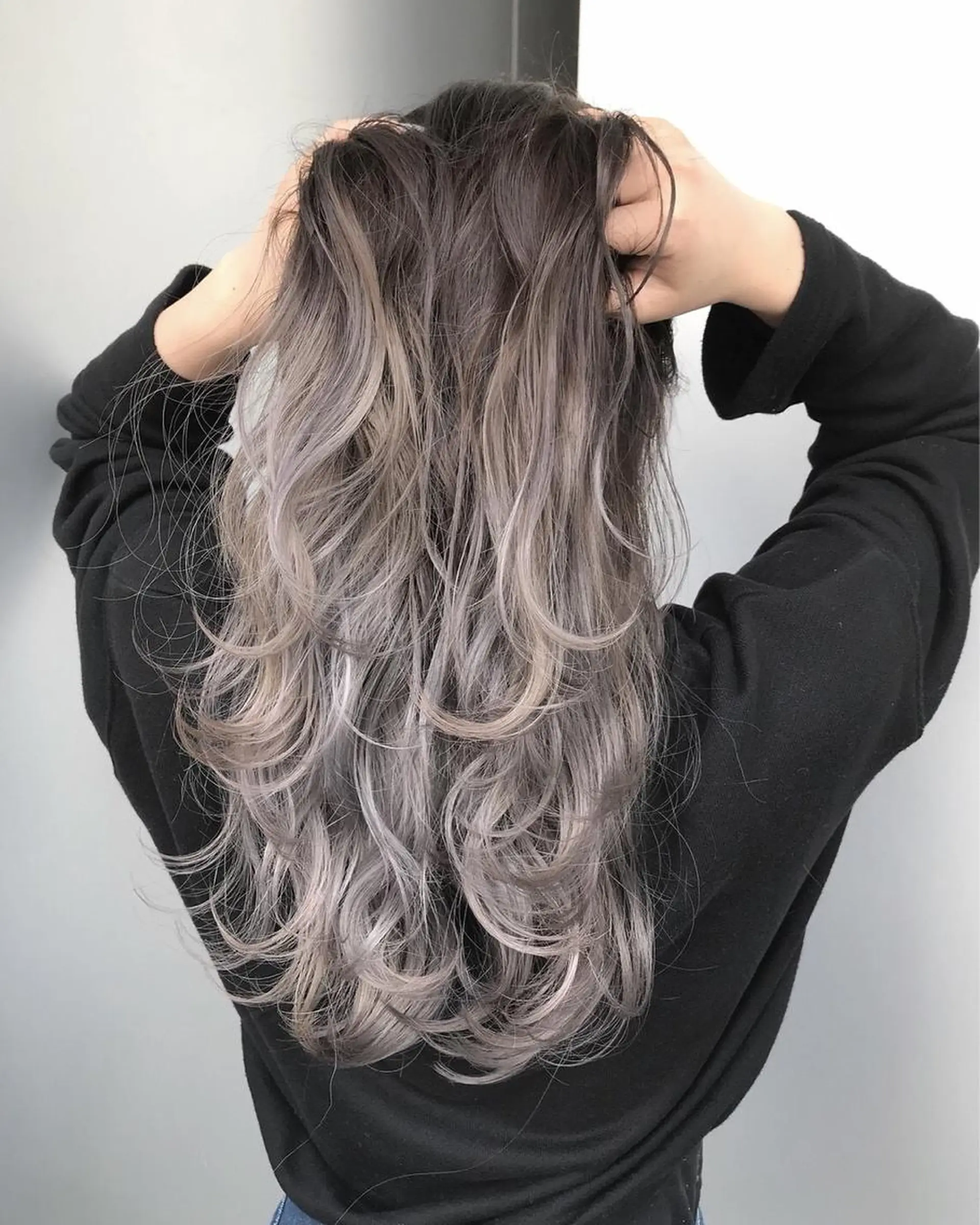 ロング カラー ヘアアレンジ メンズ 切りっぱなしボブ メンズバレイヤージュ メンズハイライト バレイヤージュ 黒髪 阿部 圭悟のヘアスタイル