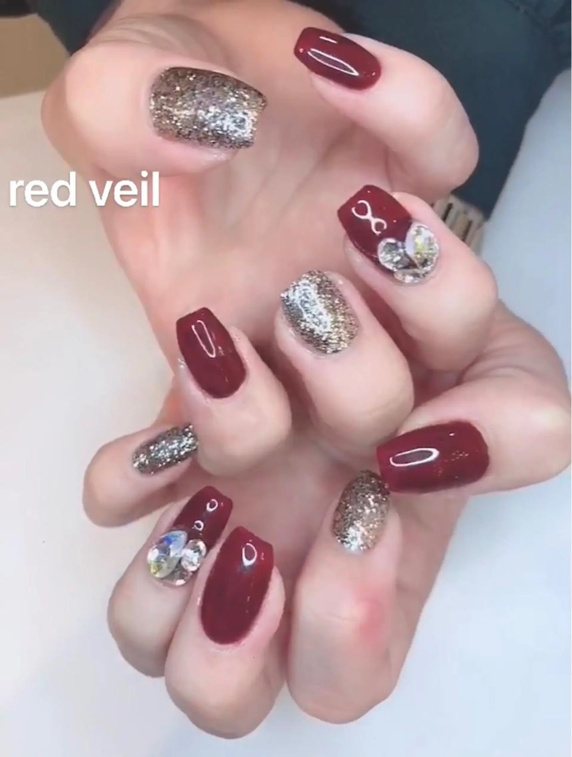 ミディアム ネイル ストーンネイル ハンドネイル 長さ出し専門 nynaのネイルデザイン