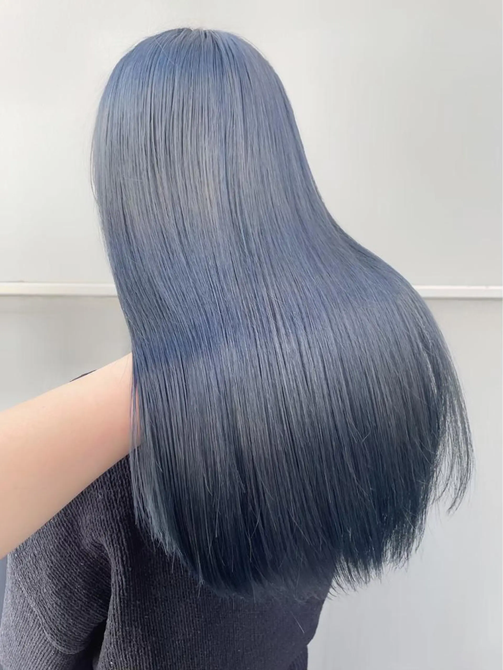 ロング カラー ブルーカラー 透明感カラー 中村 彩乃のヘアスタイル