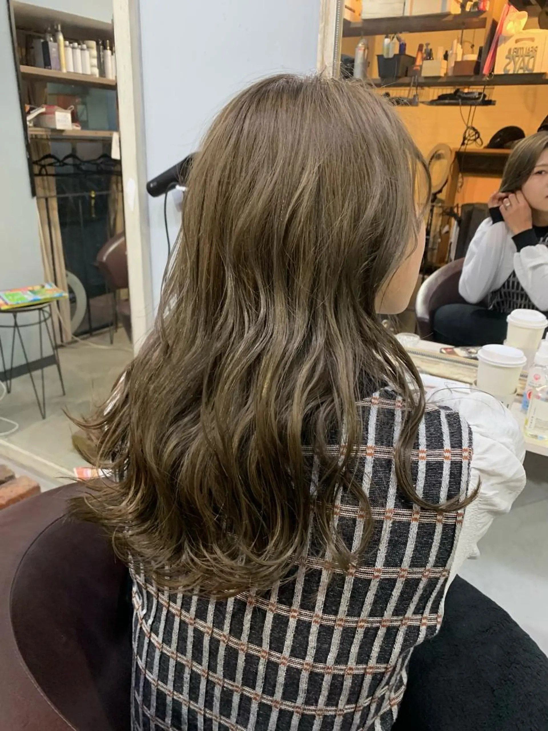 ロング カラー ヘアカラー トリートメント 艶髪・酸性ストレート フリツのヘアスタイル