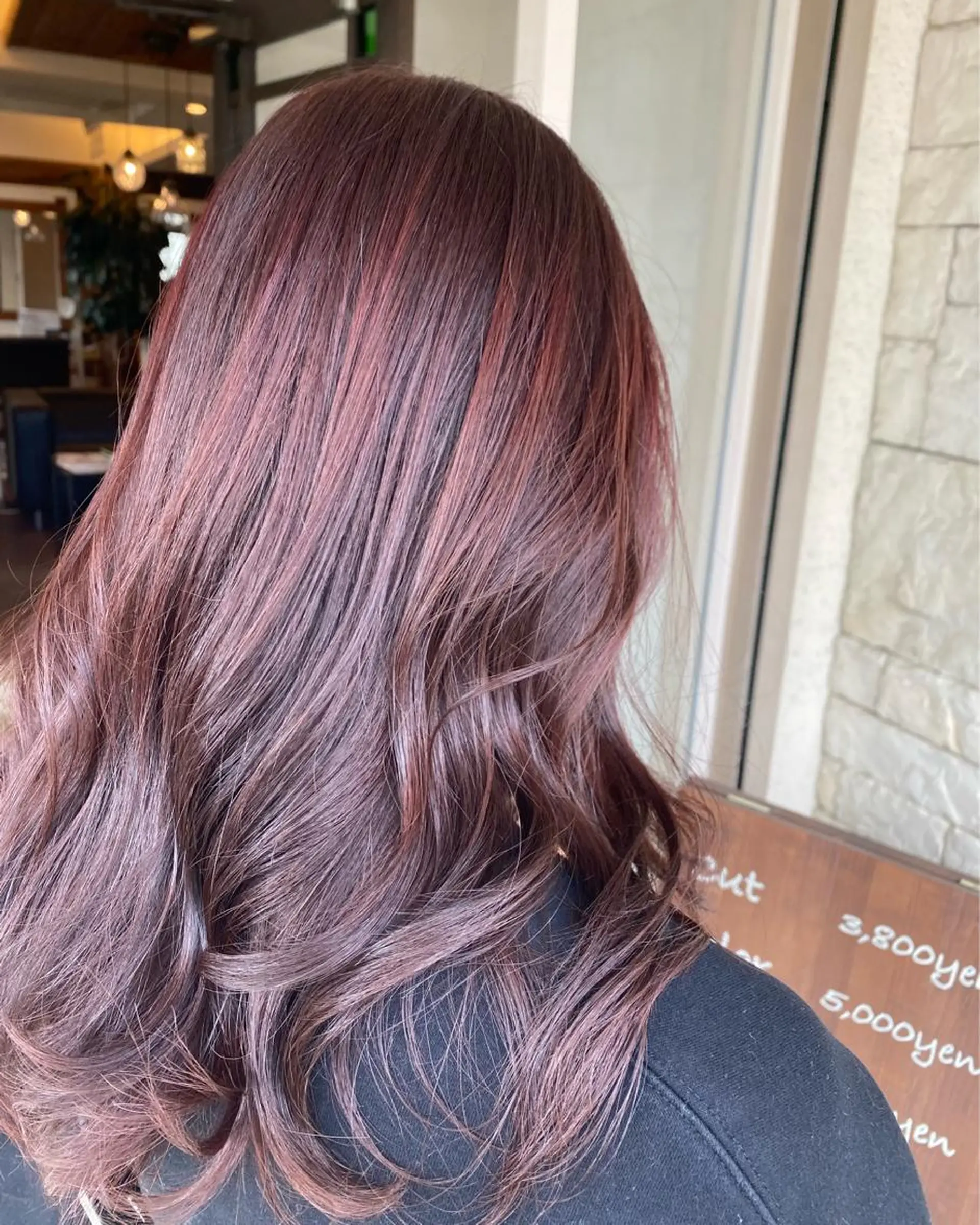 カラー 井上 歩美のヘアスタイル