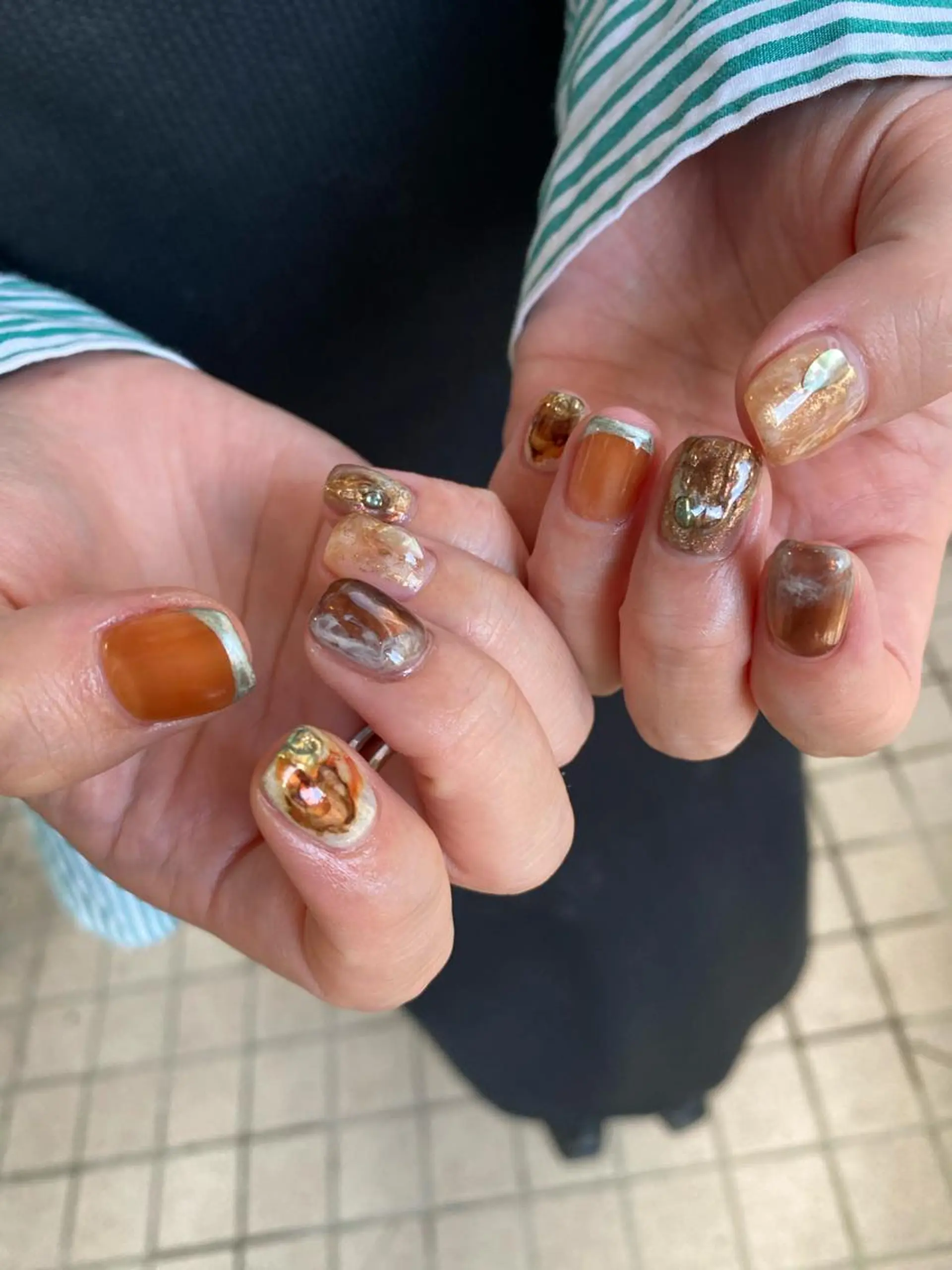 ネイル ブラウン オレンジ 栗林 実莉のネイルデザイン