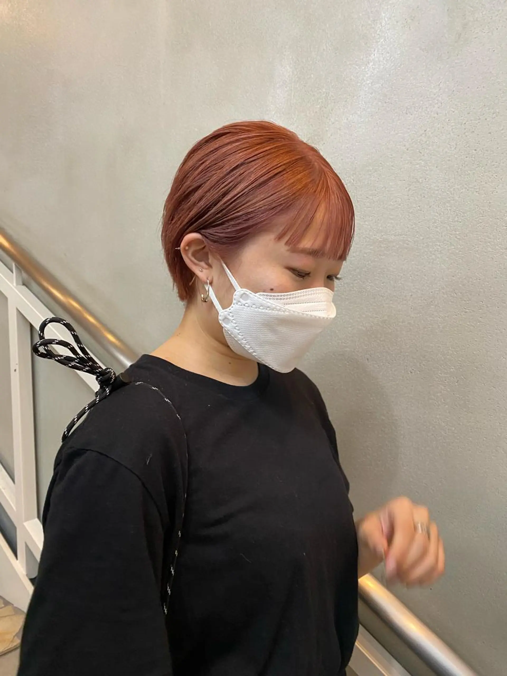 ショート カラー ベージュカラー ブリーチ ダブルカラー ピンクカラー ピンクベージュ ウルフカット 811 大阪梅田 ウルフのヘアスタイル