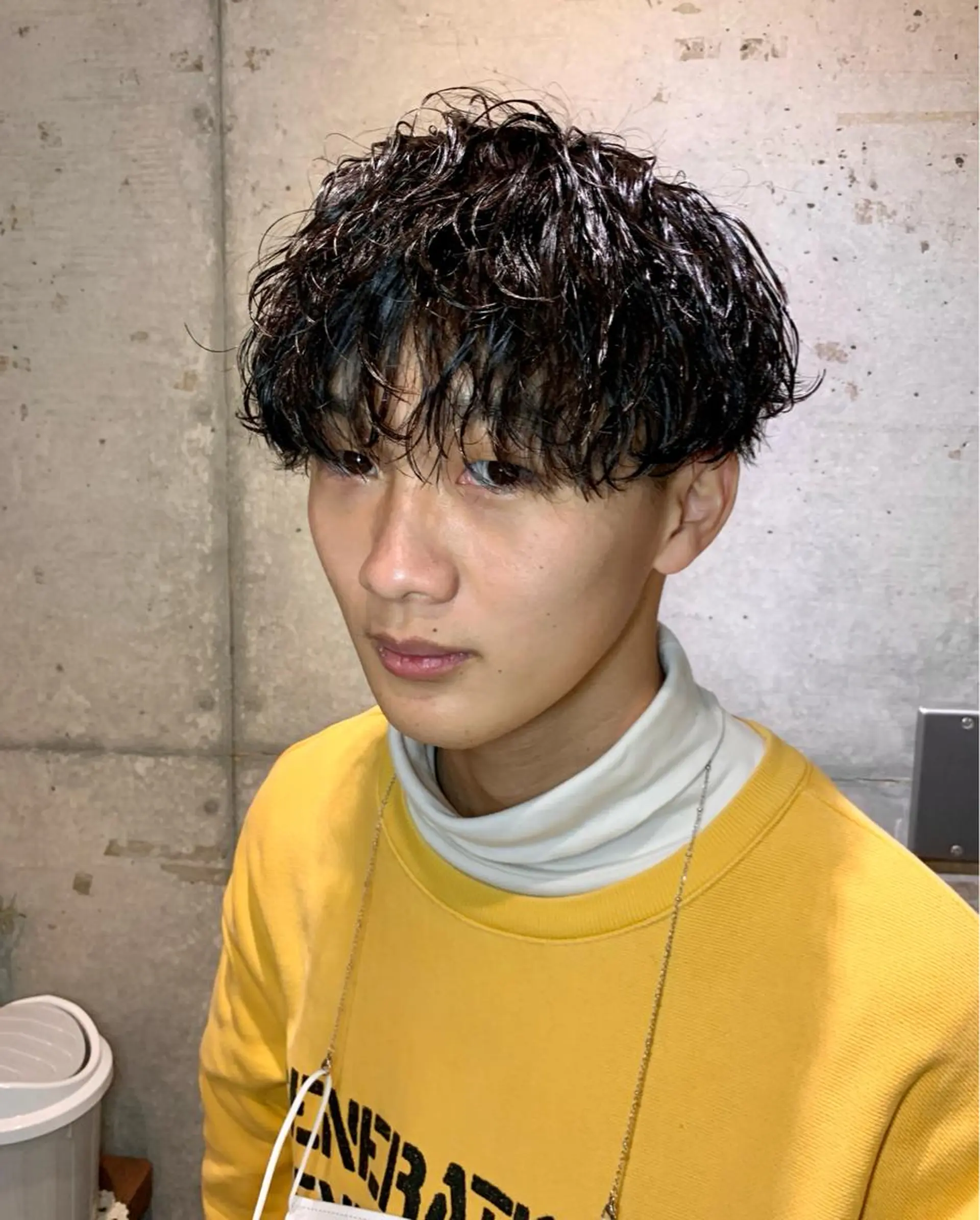 ショート パーマ メンズ フェードカット マッシュ メンズパーマ スキンフェード メンズツイストパーマ カット パーマ 川辺 湧太のヘアスタイル