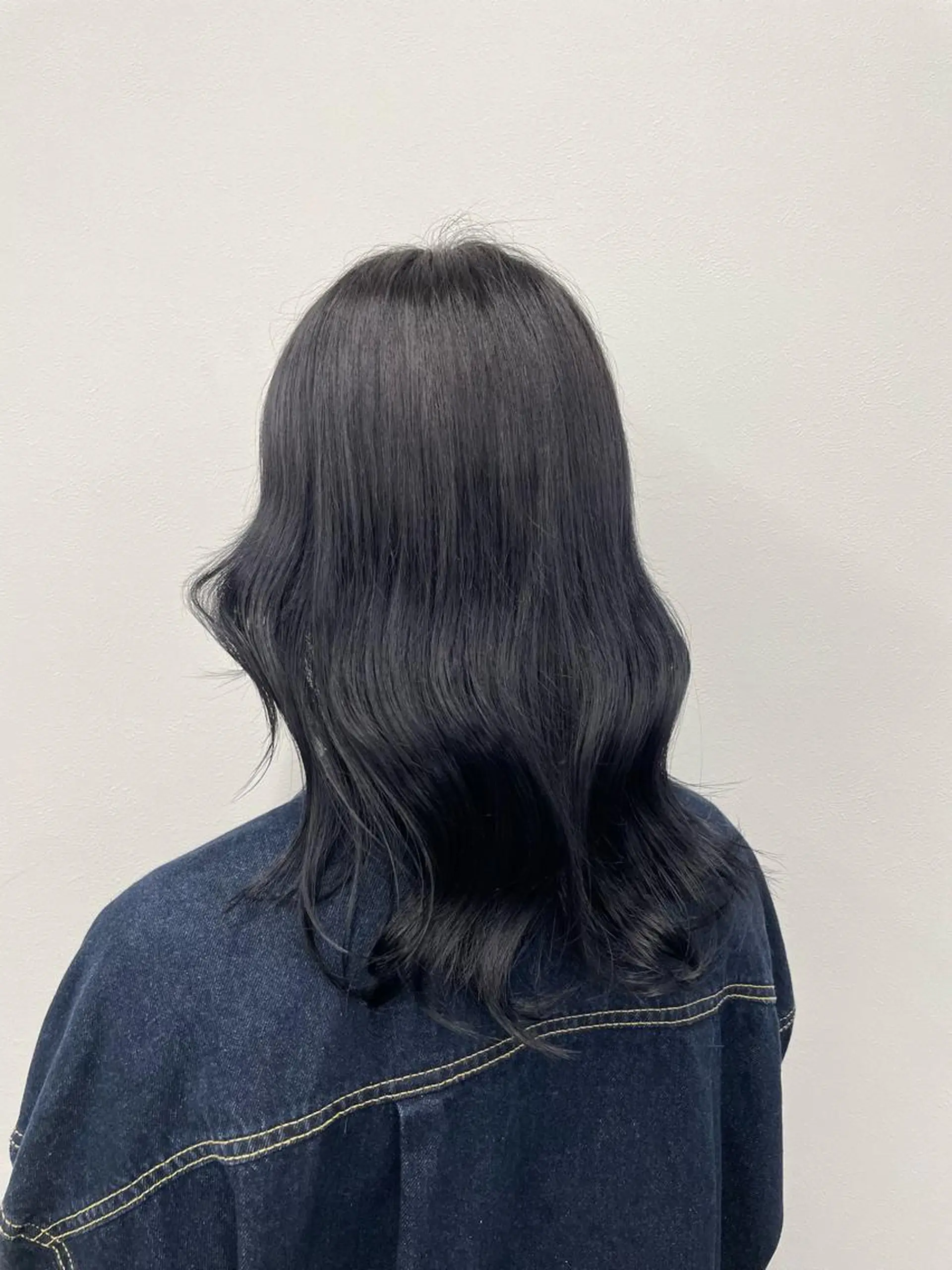 ロング カラー 黒髪 透明感カラー ブリーチなし🩶 グレージュのヘアスタイル