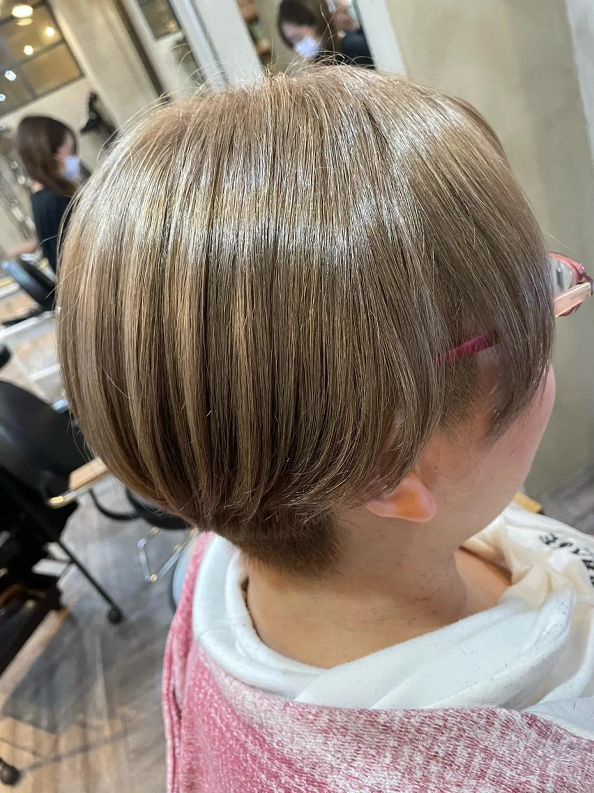 ショート カラー ベージュカラー ミルクティーベージュ La fith 店長 城谷颯人のヘアスタイル