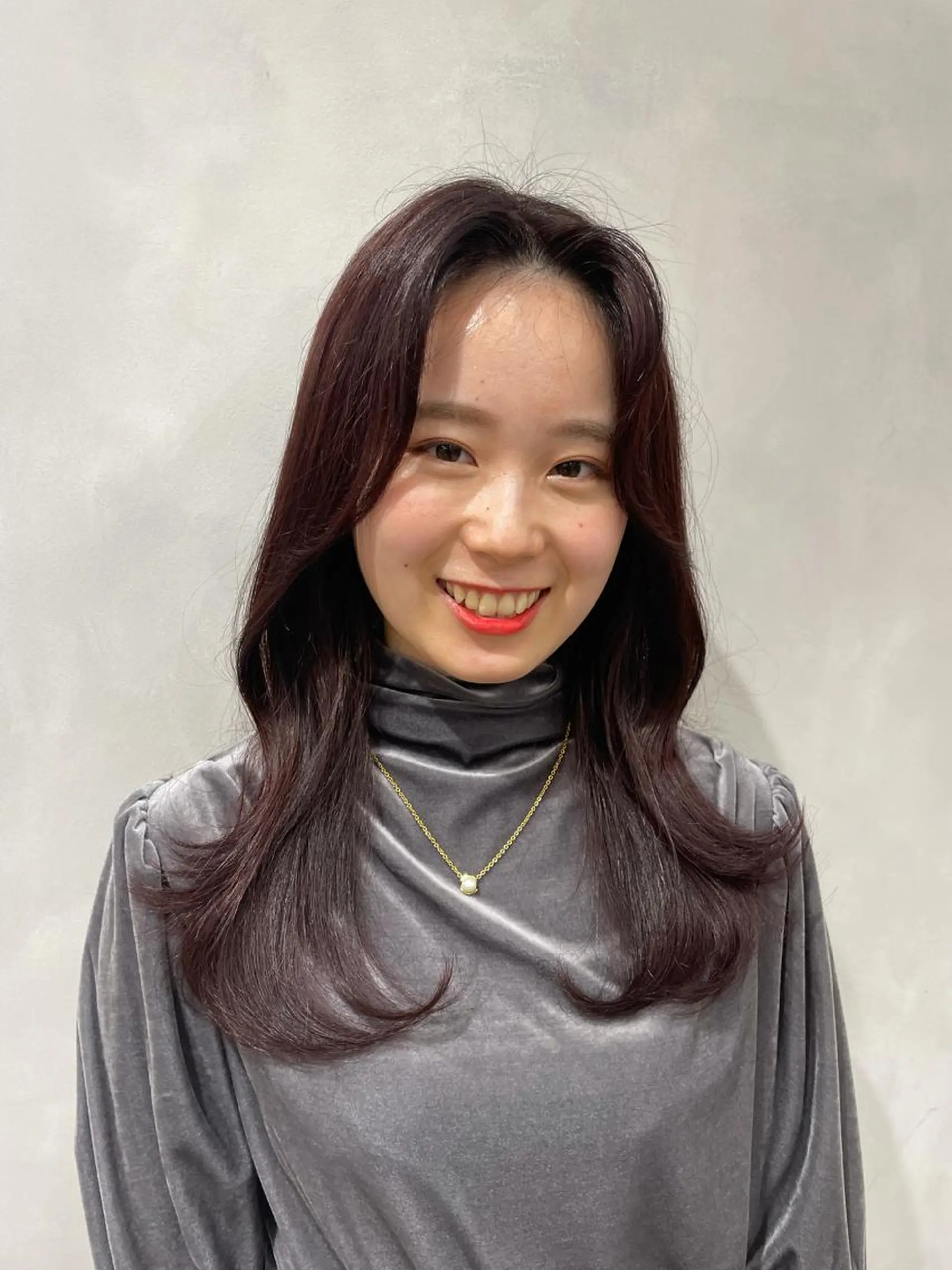 セミロング 韓国風ヘア レイヤーカット ❤︎︎韓国ヘア❤︎︎ 𝑺𝒉𝒊𝒉𝒐のヘアスタイル