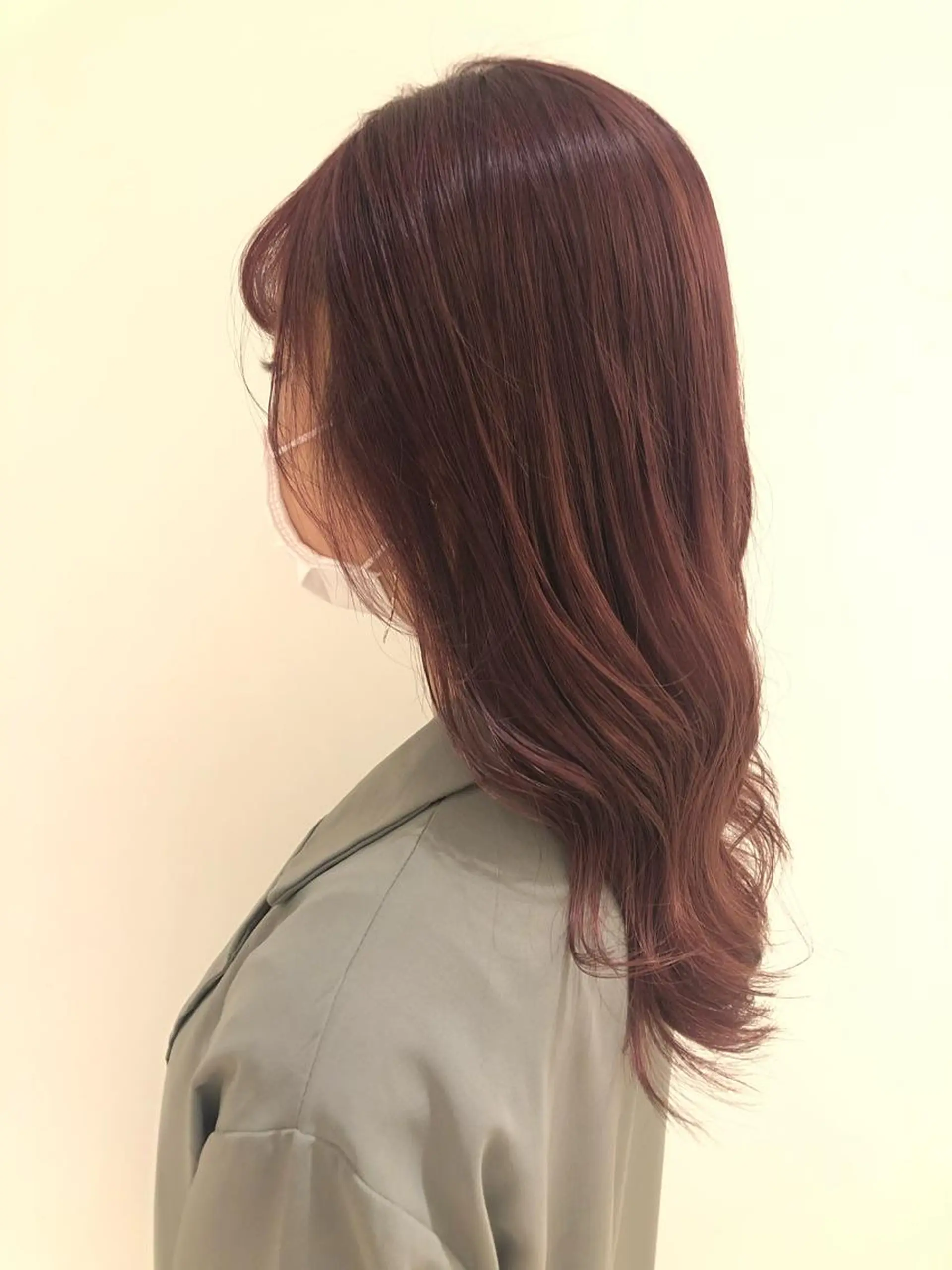 カラー 三輪 珠美のヘアスタイル