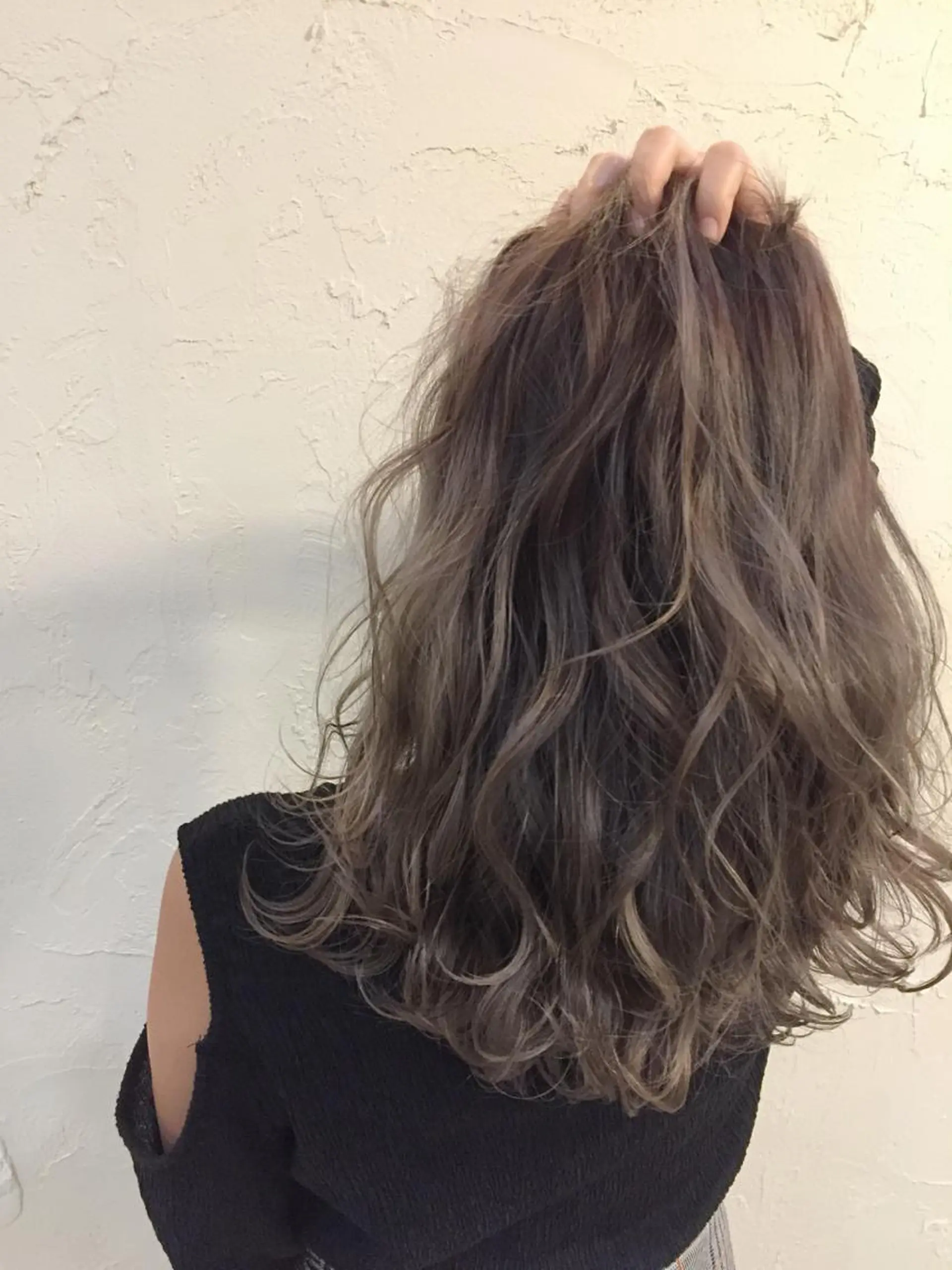 ミディアム カラー 韓国レイヤー外国人風 透明感カラー髪質改善のヘアスタイル