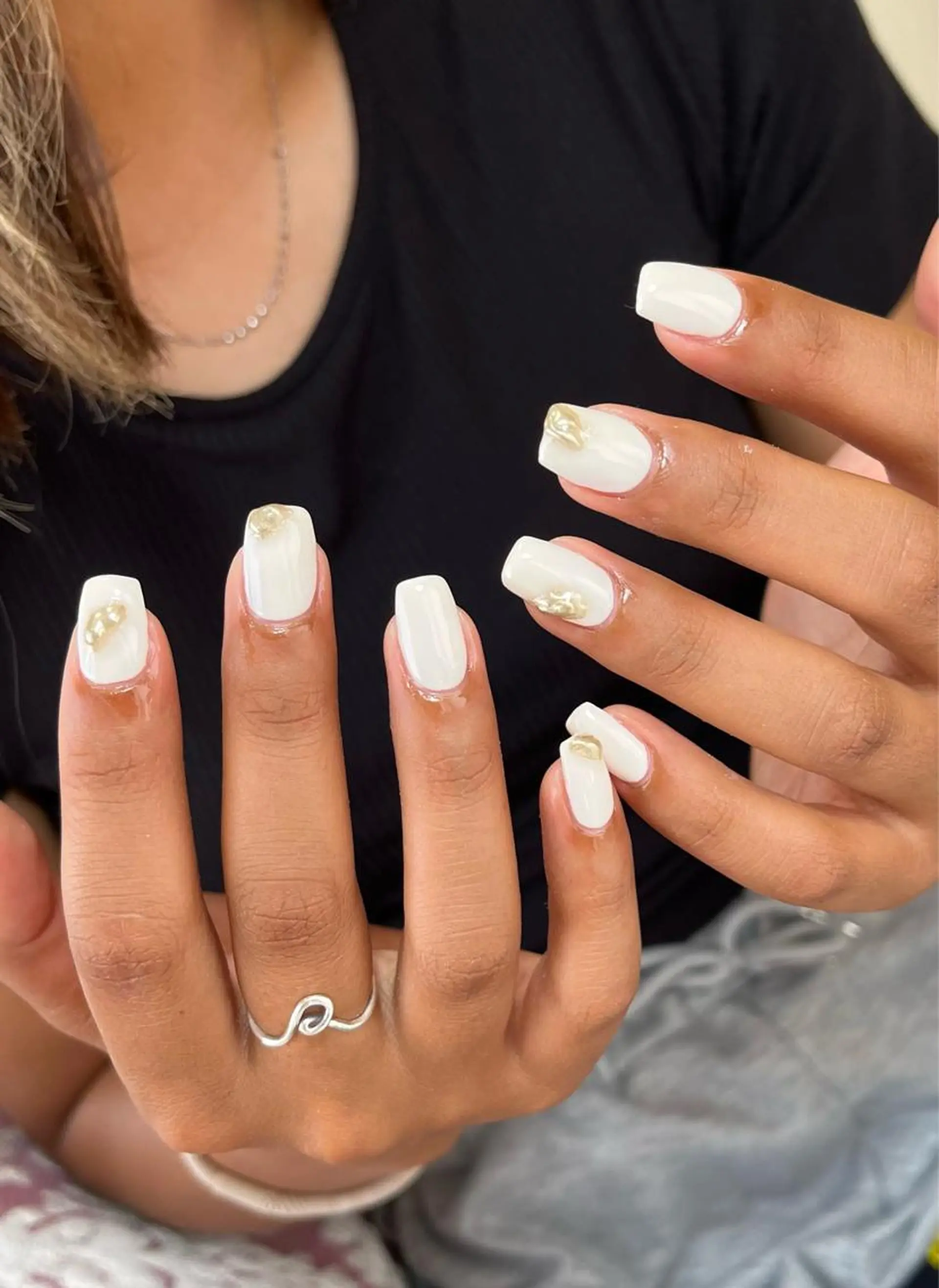 ネイル ジェルネイル キラキラネイル 韓国ネイル パラジェル ワンホンネイル ハンドネイル nails' it...のネイルデザイン