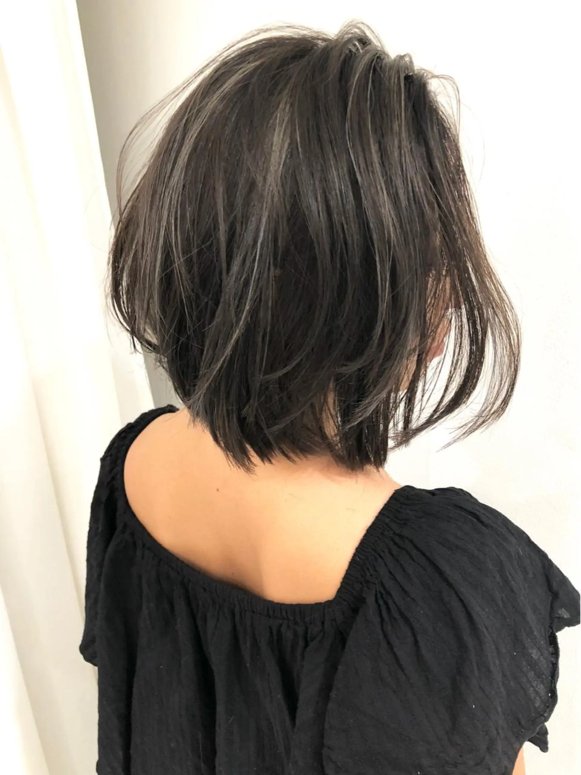 ショート カラー アッシュ アッシュグレー ハイライトカラー ハイライト カット ヘアカラー トリートメント 井坂 弘人のヘアスタイル