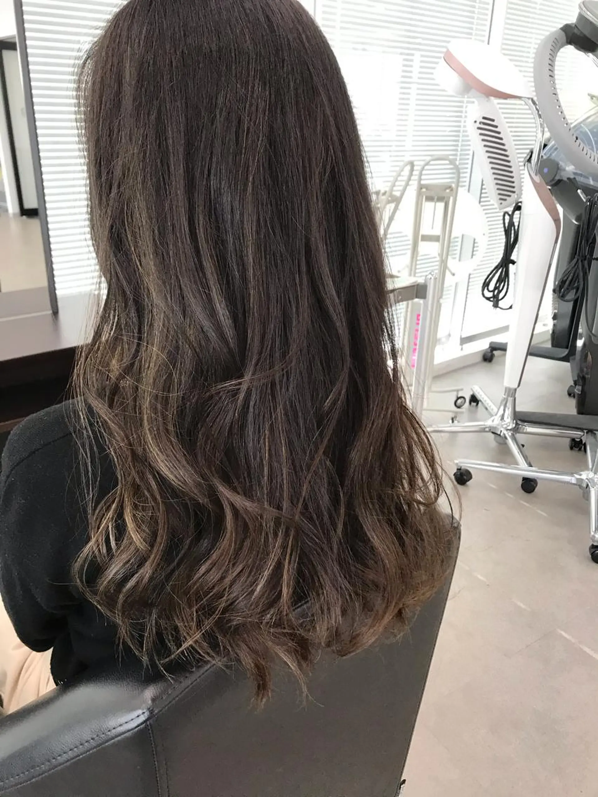 ロング ハイライト ヘアカラー 天野 優美のヘアスタイル