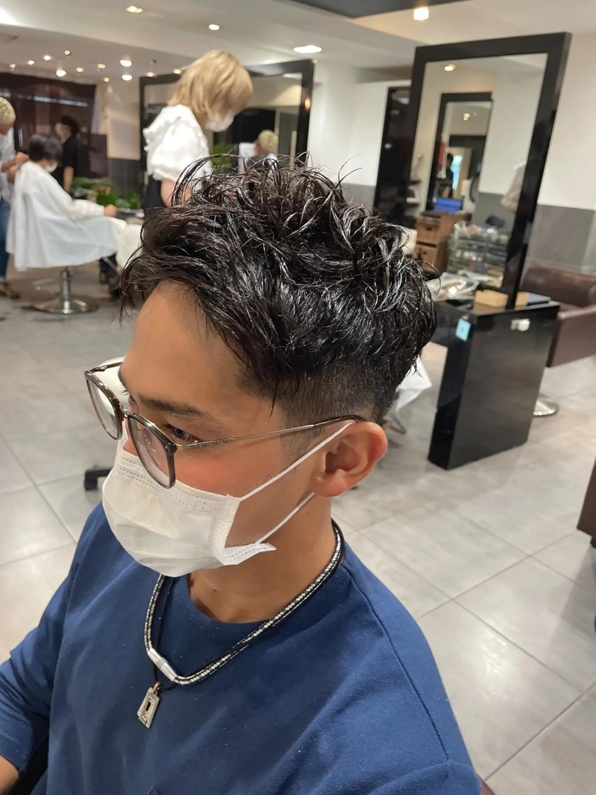 ショート パーマ メンズ ビジネス センターパート メンズハイライト メンズハイトーン メンズ就活ヘア カット 新宿御苑前/新宿 Ryuseiのヘアスタイル