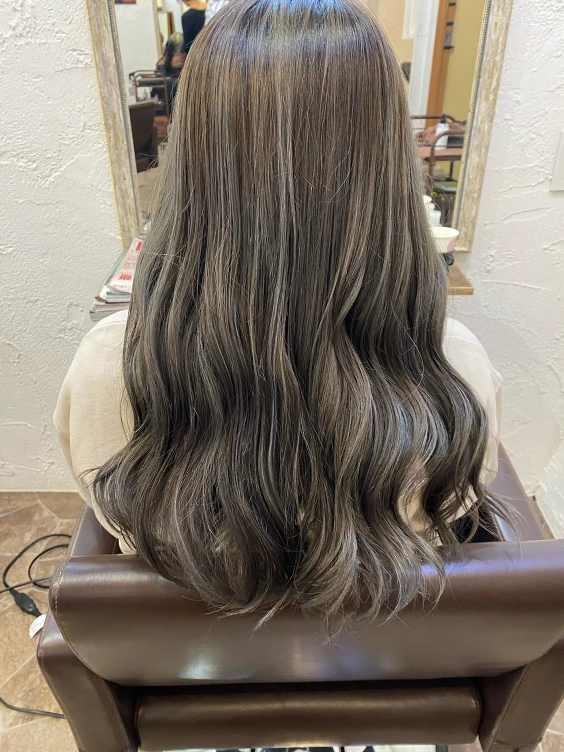 ロング ハイライト ヘアカラー トリートメント LeSoleil 大江珠実のヘアスタイル