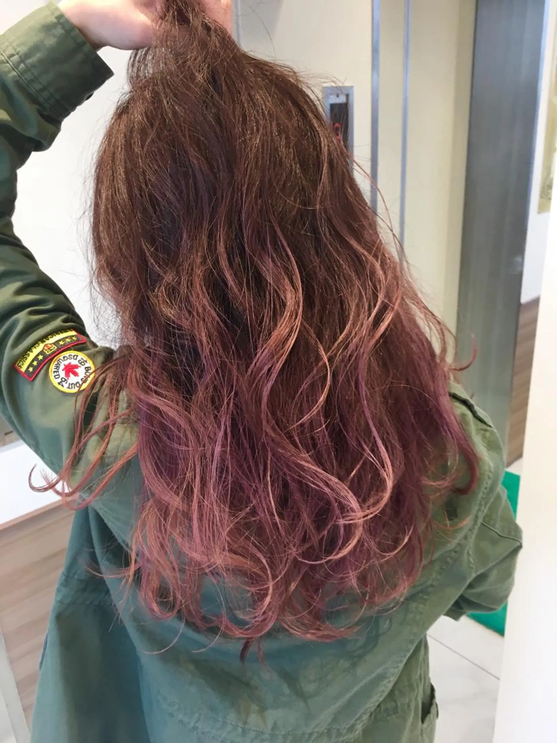 セミロング カラー アッシュ ピンクカラー ピンクアッシュ 店長 小池アキトのヘアスタイル