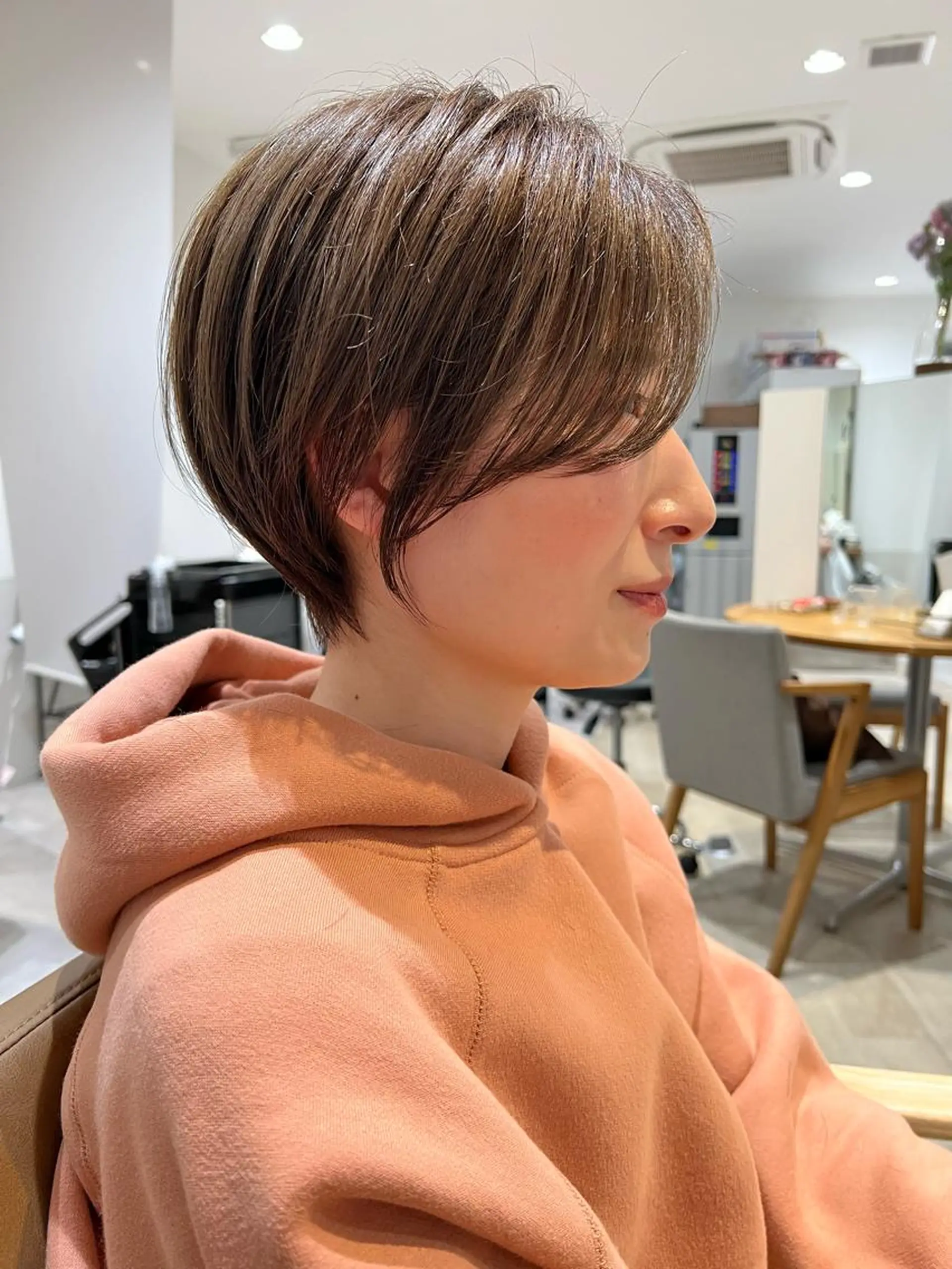 ショート 顔まわりカラー特化 赤津百合絵のヘアスタイル