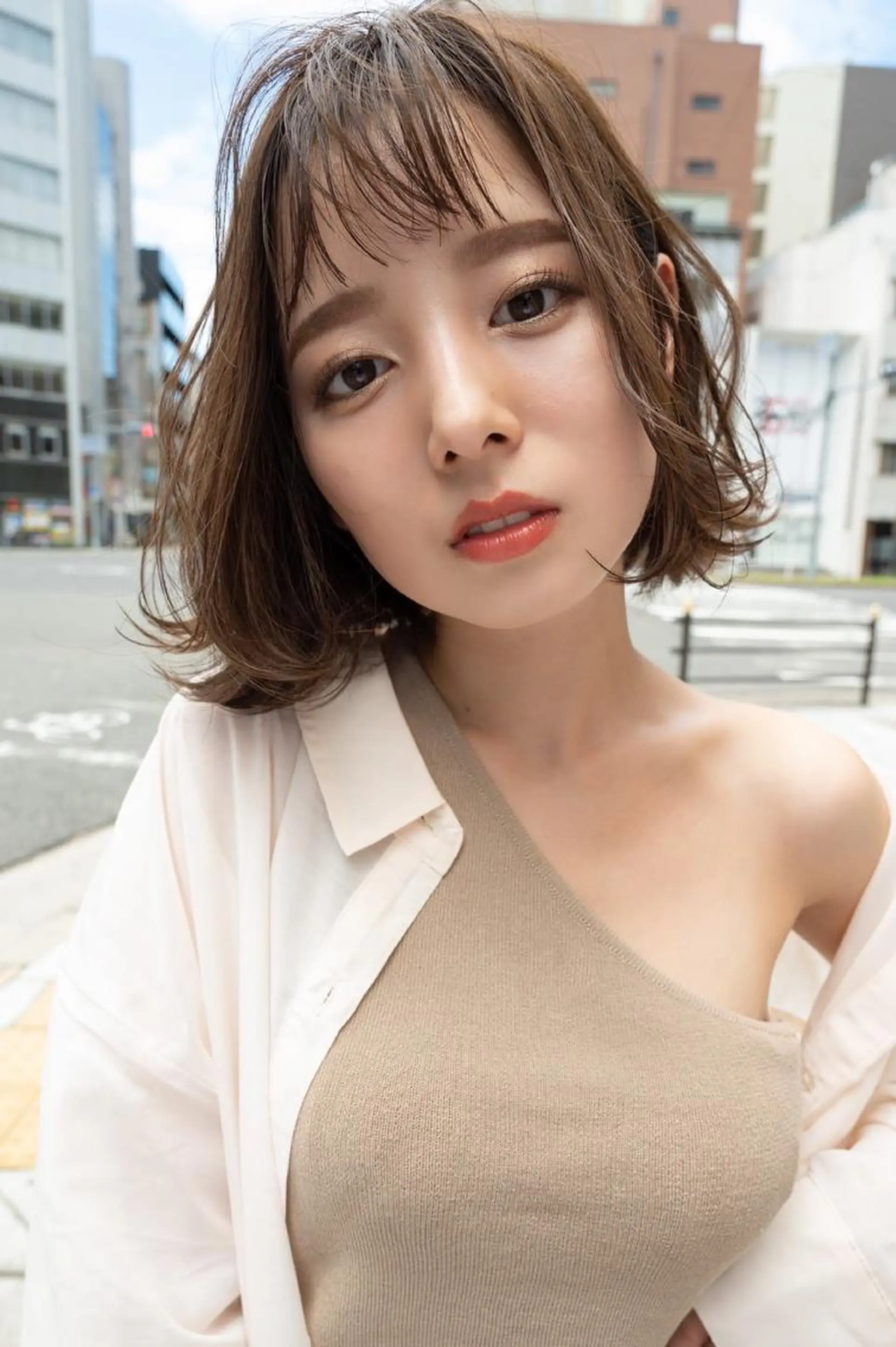 ショート カラー ベージュカラー 透明感カラー ボブ レイヤーカット シースルーバング ANGELICA JR奈良店のヘアスタイル