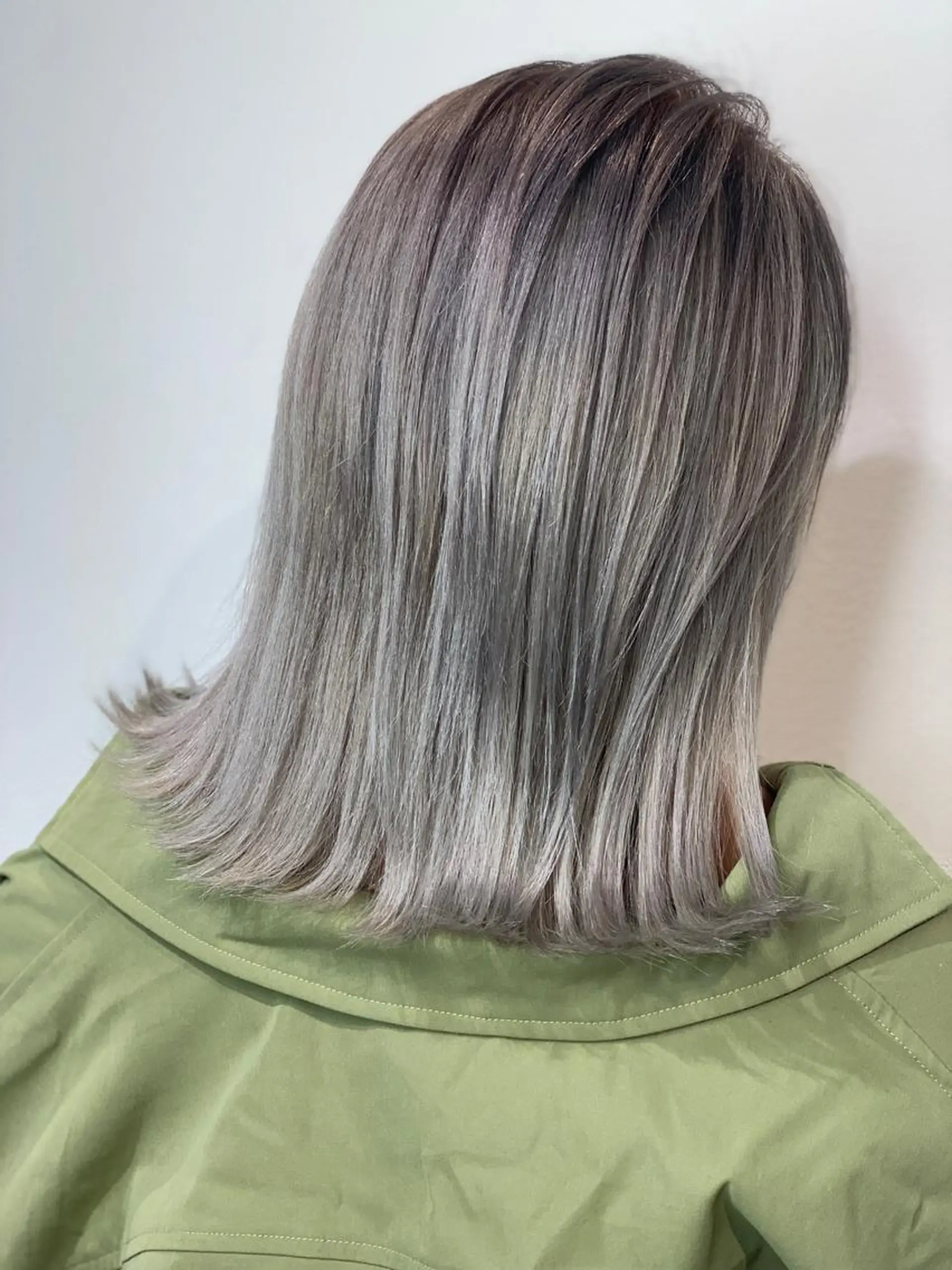 ミディアム Lilly 中谷友里のヘアスタイル