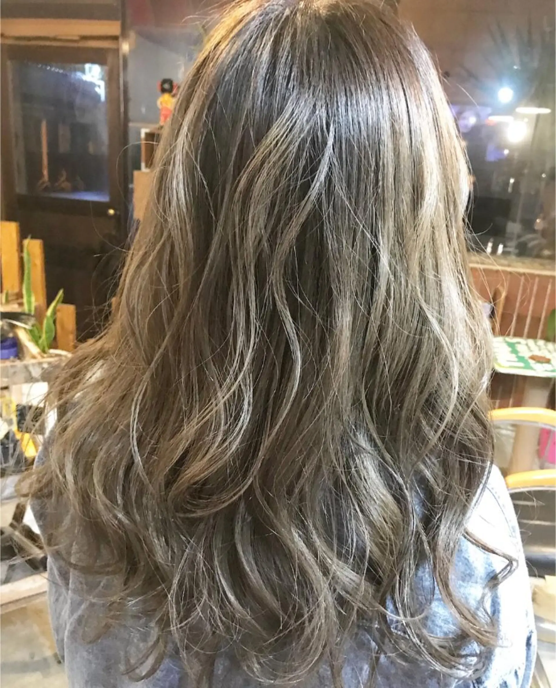 ロング ヘアカラー 玉木 育実のヘアスタイル