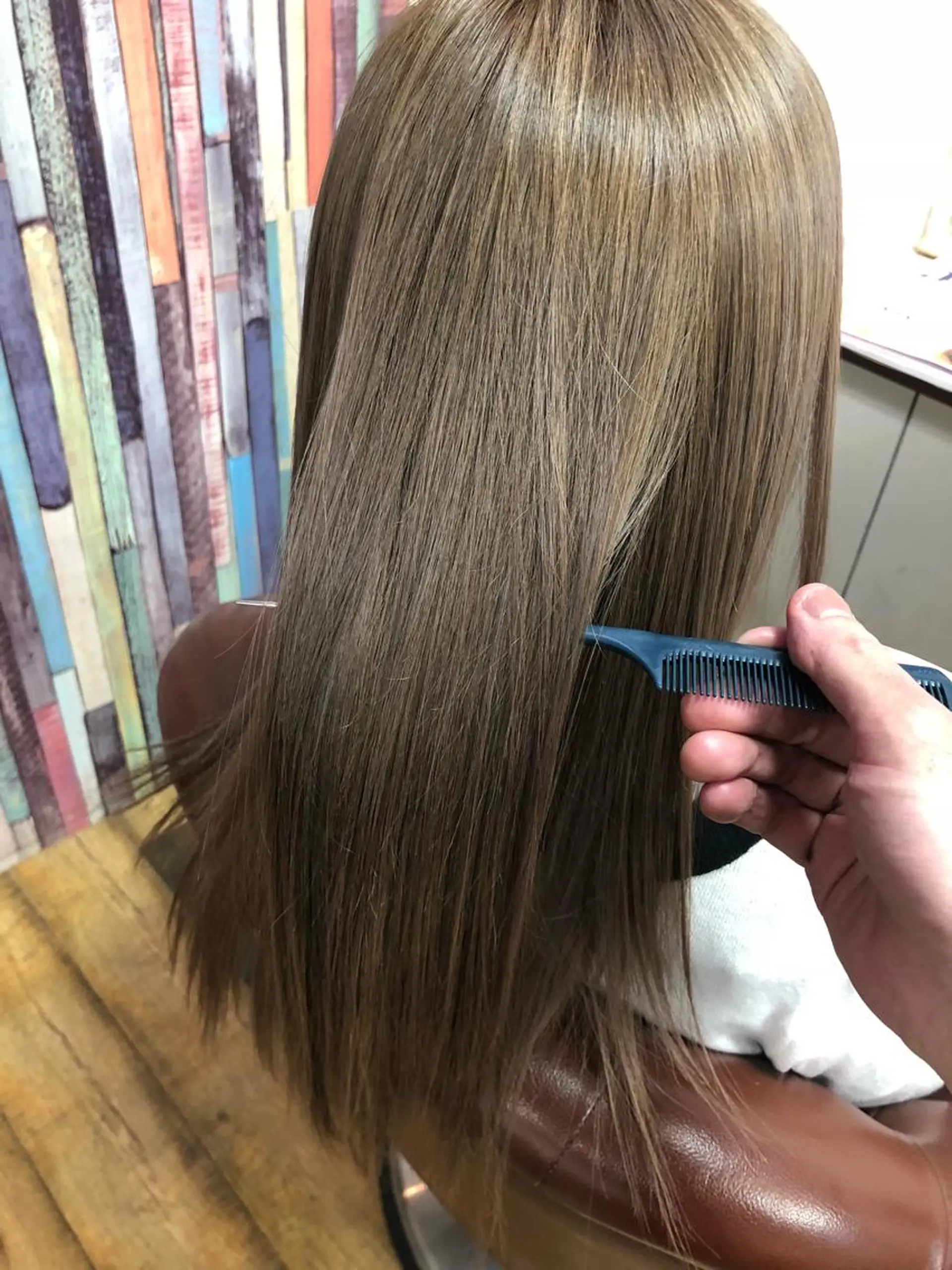 セミロング カラー 髪質改善 トリートメント ヘアカラー トリートメント famille ファミーユのヘアスタイル