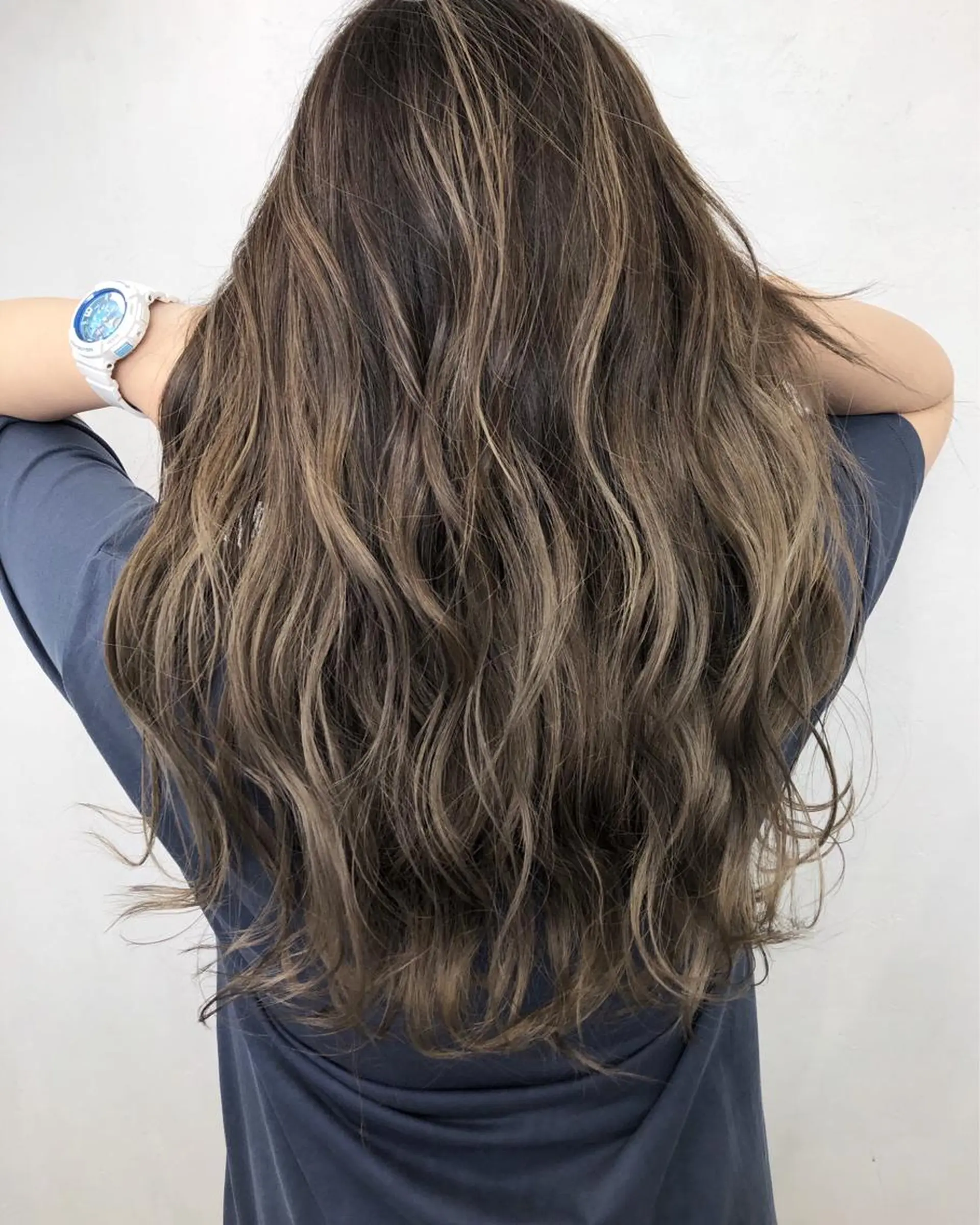 ロング カラー バレイヤージュ レイヤーカット ヘアカラー トリートメント ブリーチカラーレイヤ ーカット🦋annaのヘアスタイル
