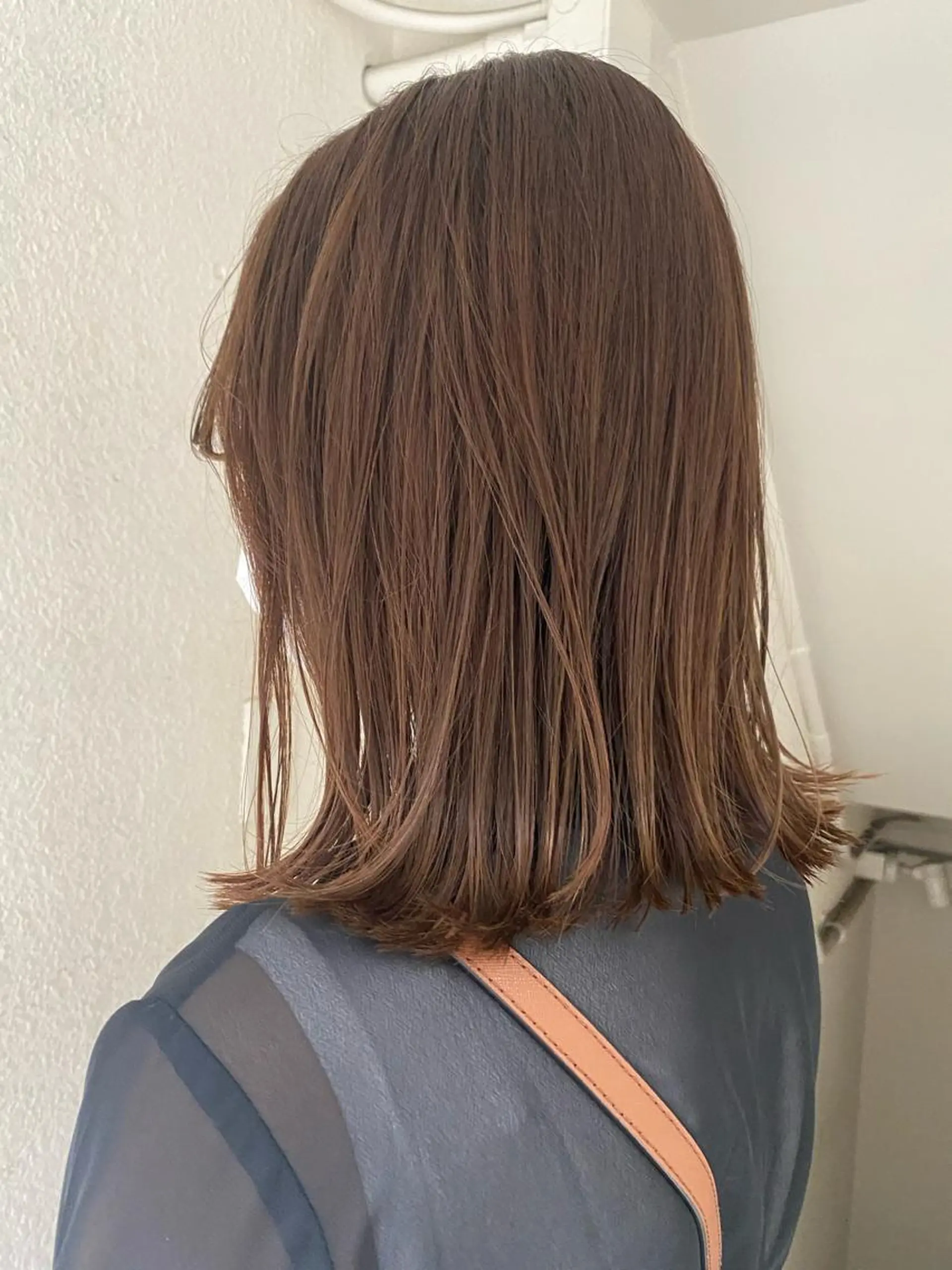 ミディアム カラー ベージュカラー 切りっぱなしロブ COLO✨️ 白川綺香のヘアスタイル