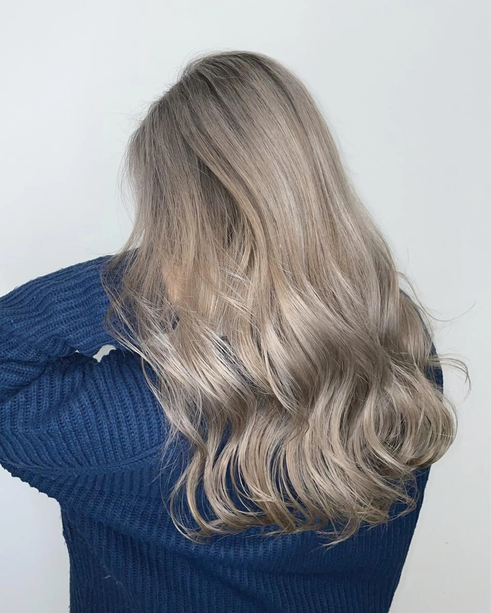 ロング 手島 カミラのヘアスタイル