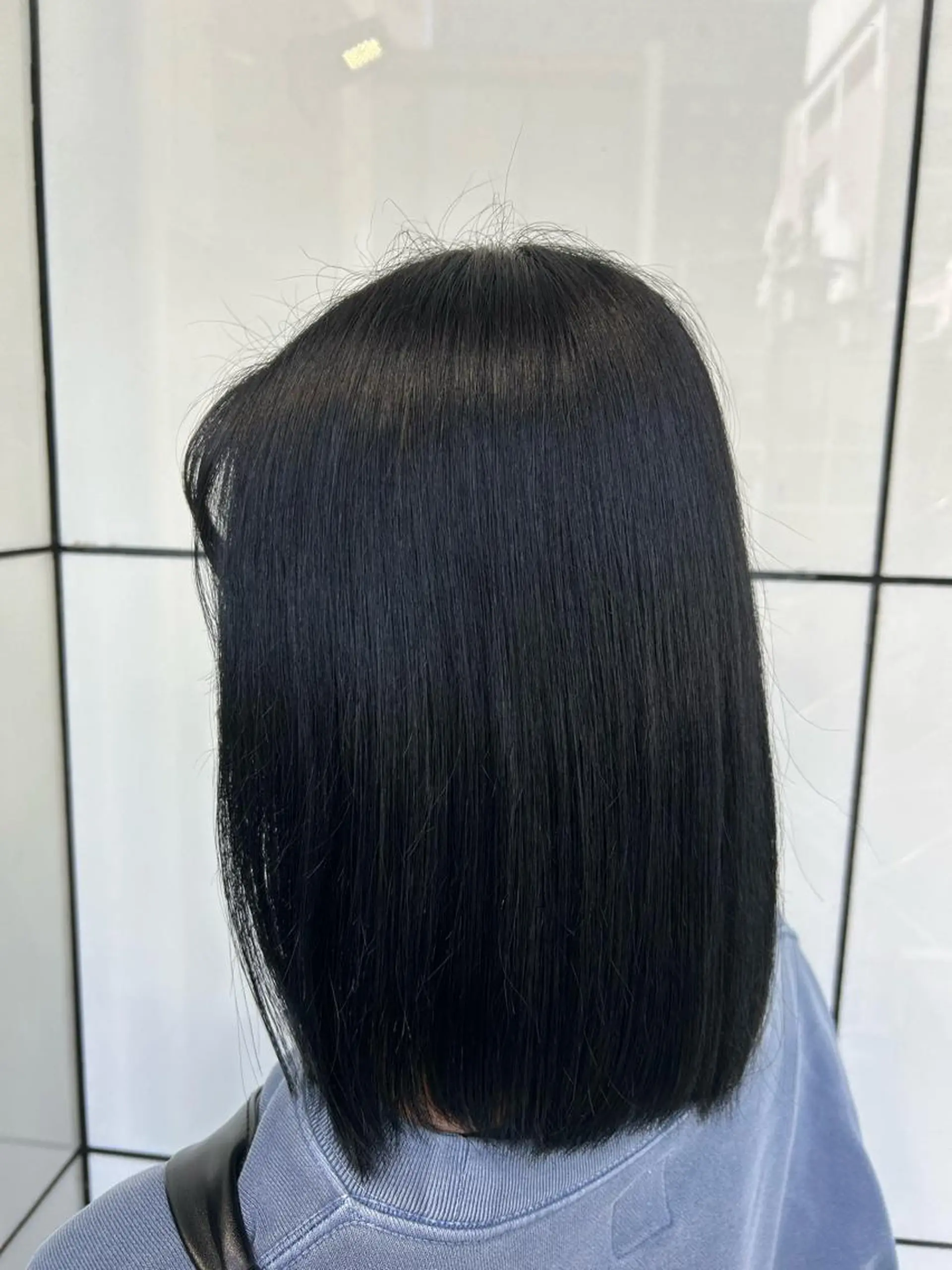 セミロング カラー 黒髪 ブルーカラー ブルーブラック ハイトーンカラー 学生 🦋sana🦋 似合わせカット✁のヘアスタイル