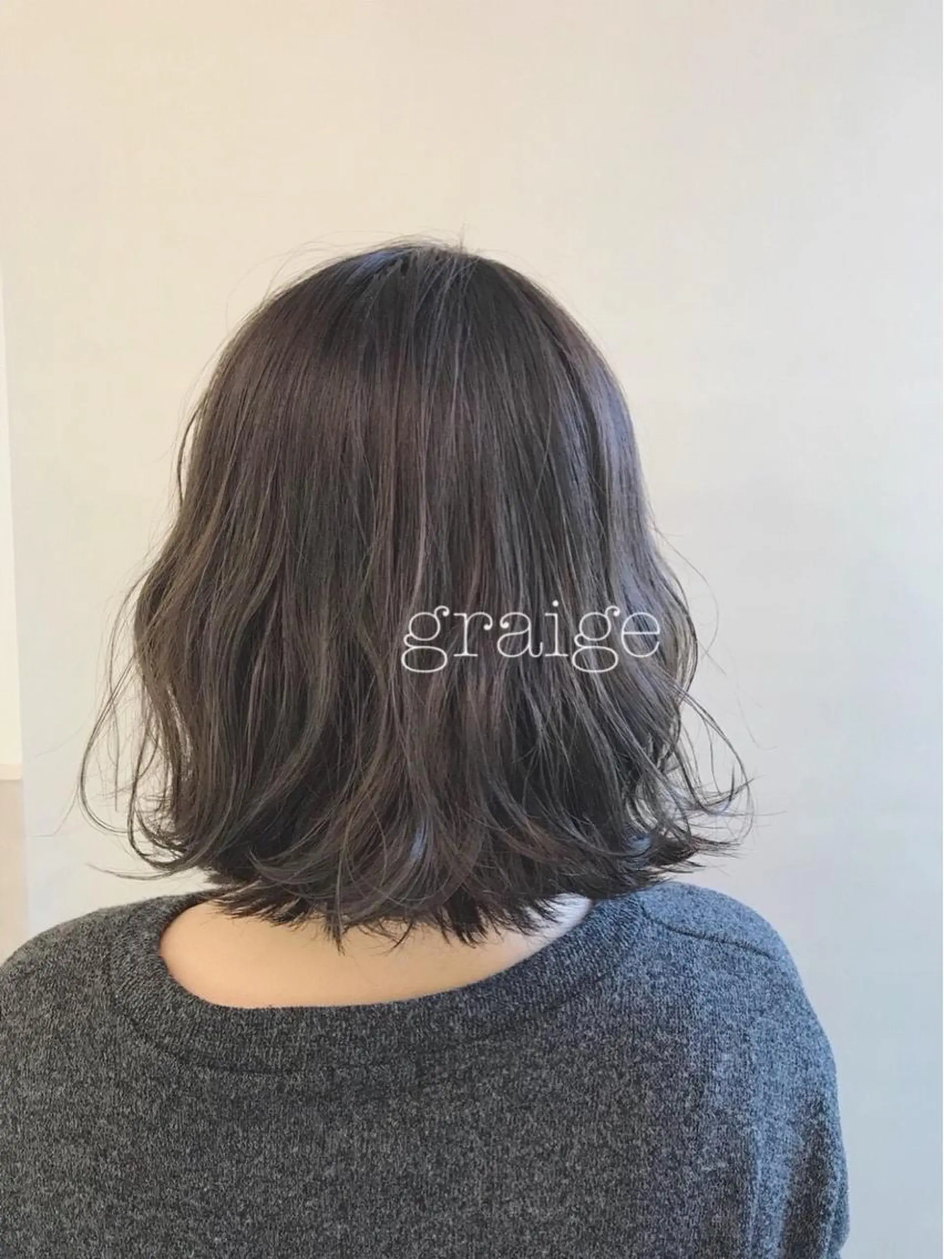 ミディアム カラー ぱつっとボブ/ 小野あかねのヘアスタイル