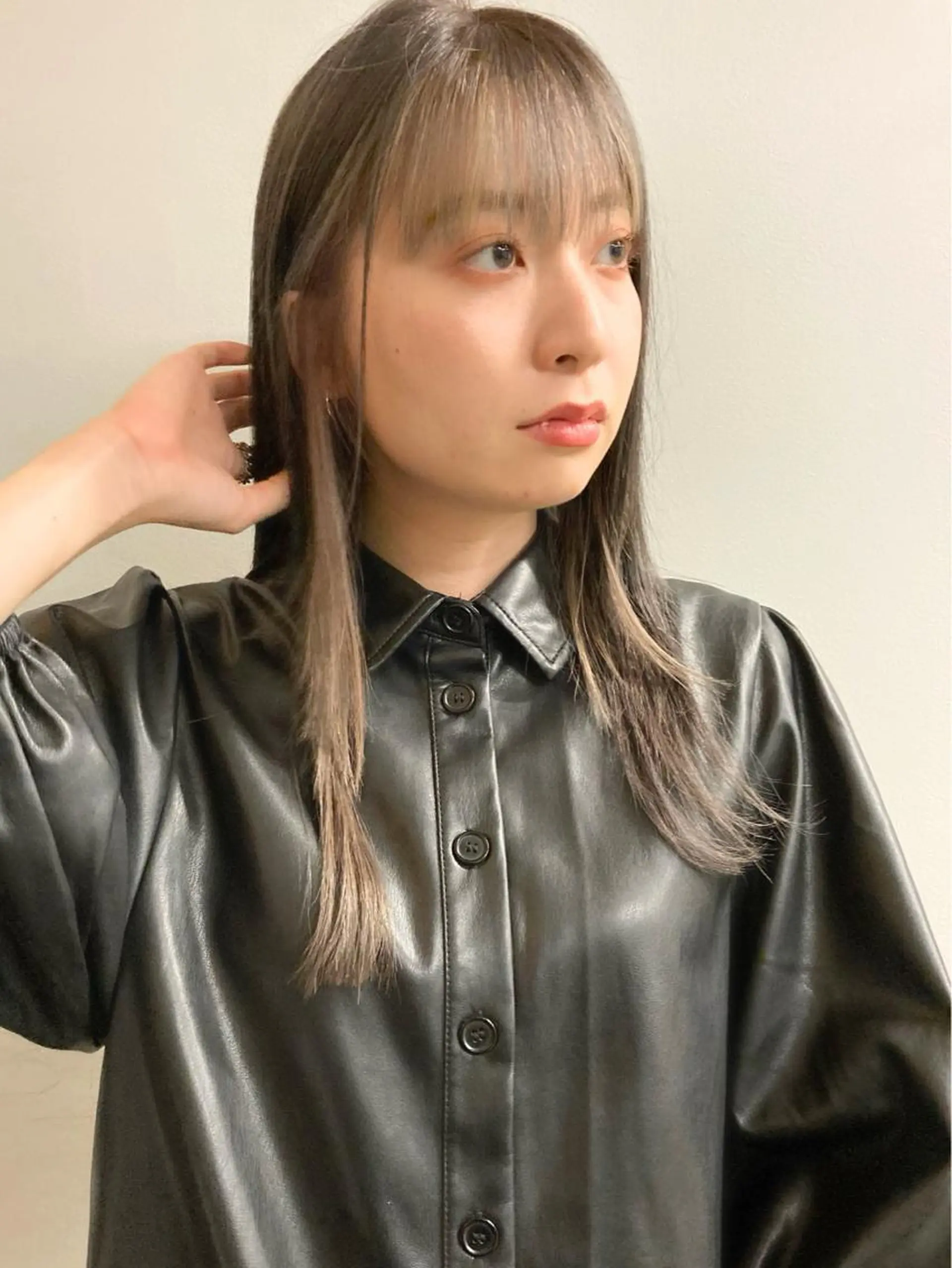 ロング カラー インナーカラー 顔まわりレイヤー デザインカットのヘアスタイル