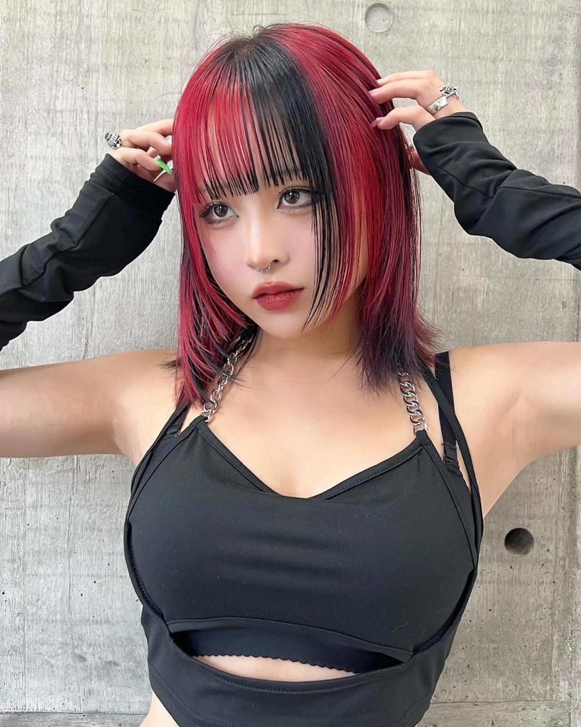 ミディアム カラー ブリーチ ケアブリーチ デザインカラー ハイトーンカラー ウルフカット ヘアカラー トリートメント ヘアセット Null 表参道のヘアスタイル