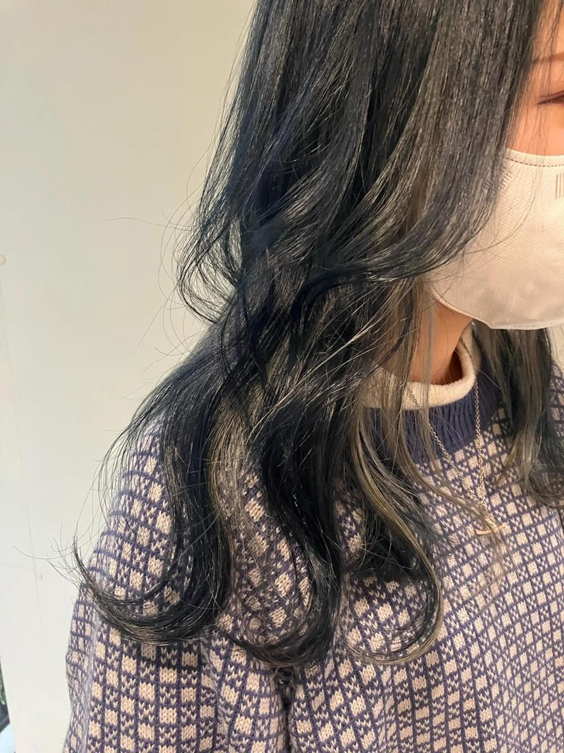 セミロング カラー ベージュカラー 黒髪 ブリーチ ブルーカラー ブルーブラック ヘアカラー はらだ ともこ☺︎のヘアスタイル