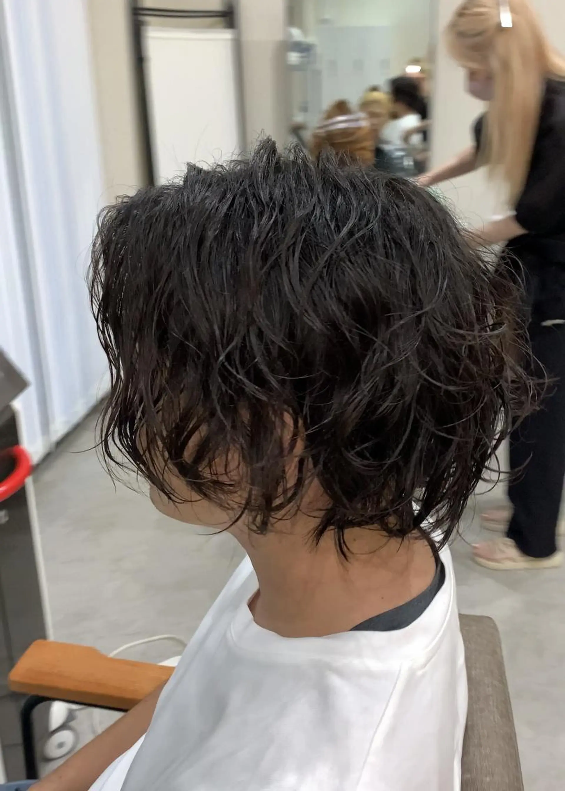 ショート メンズ パーマ アップバング メンズブリーチ センターパート フェードカット メンズハイライト カット パーマ トリートメント クセを最大限に活かす メンズ特化|奈良大祐のヘアスタイル