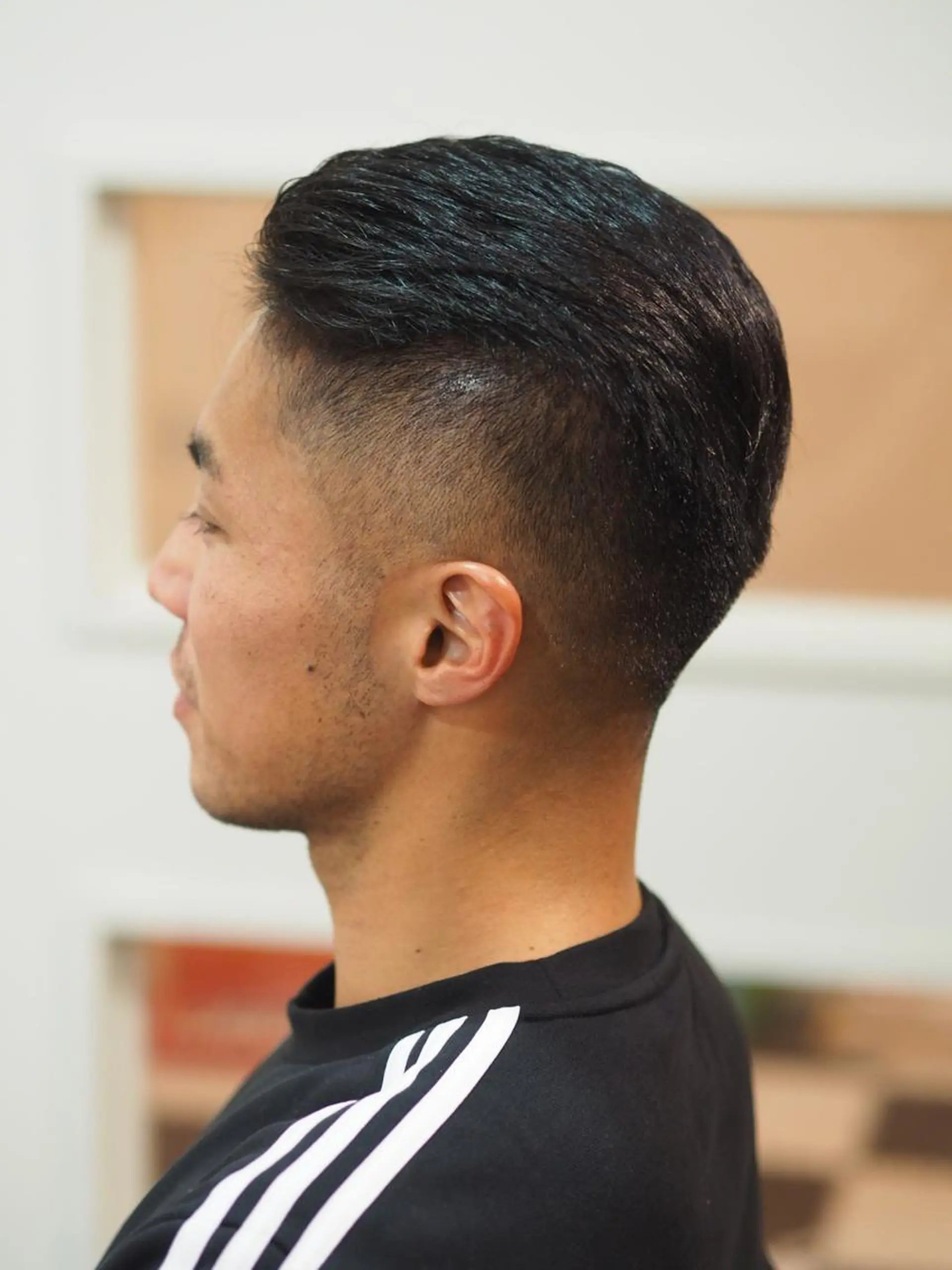ショート メンズ フェードカット 刈り上げ 坂本 直樹のヘアスタイル