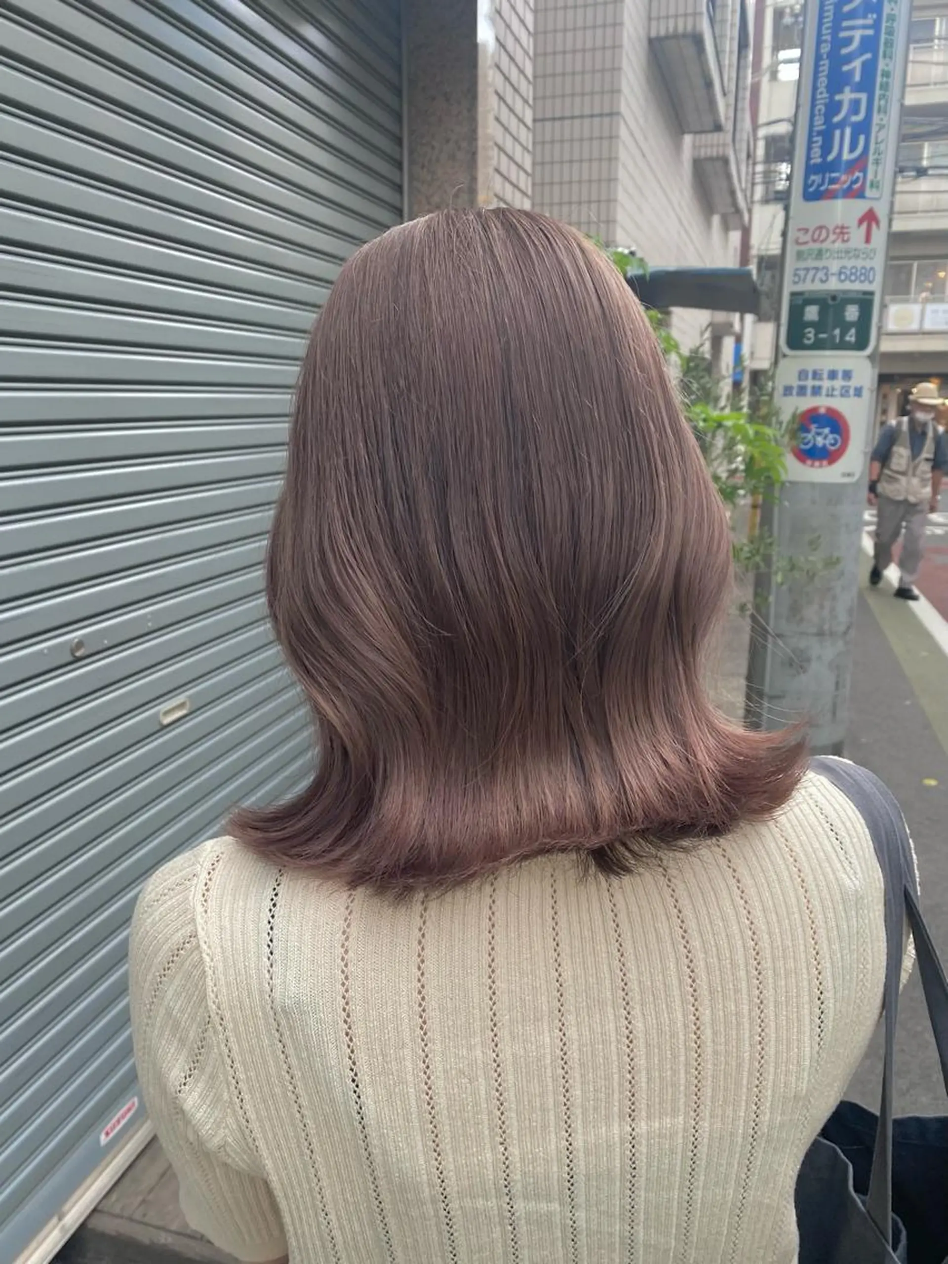 ミディアム カラー ブリーチ AYANO ／レイヤー／オリーブのヘアスタイル