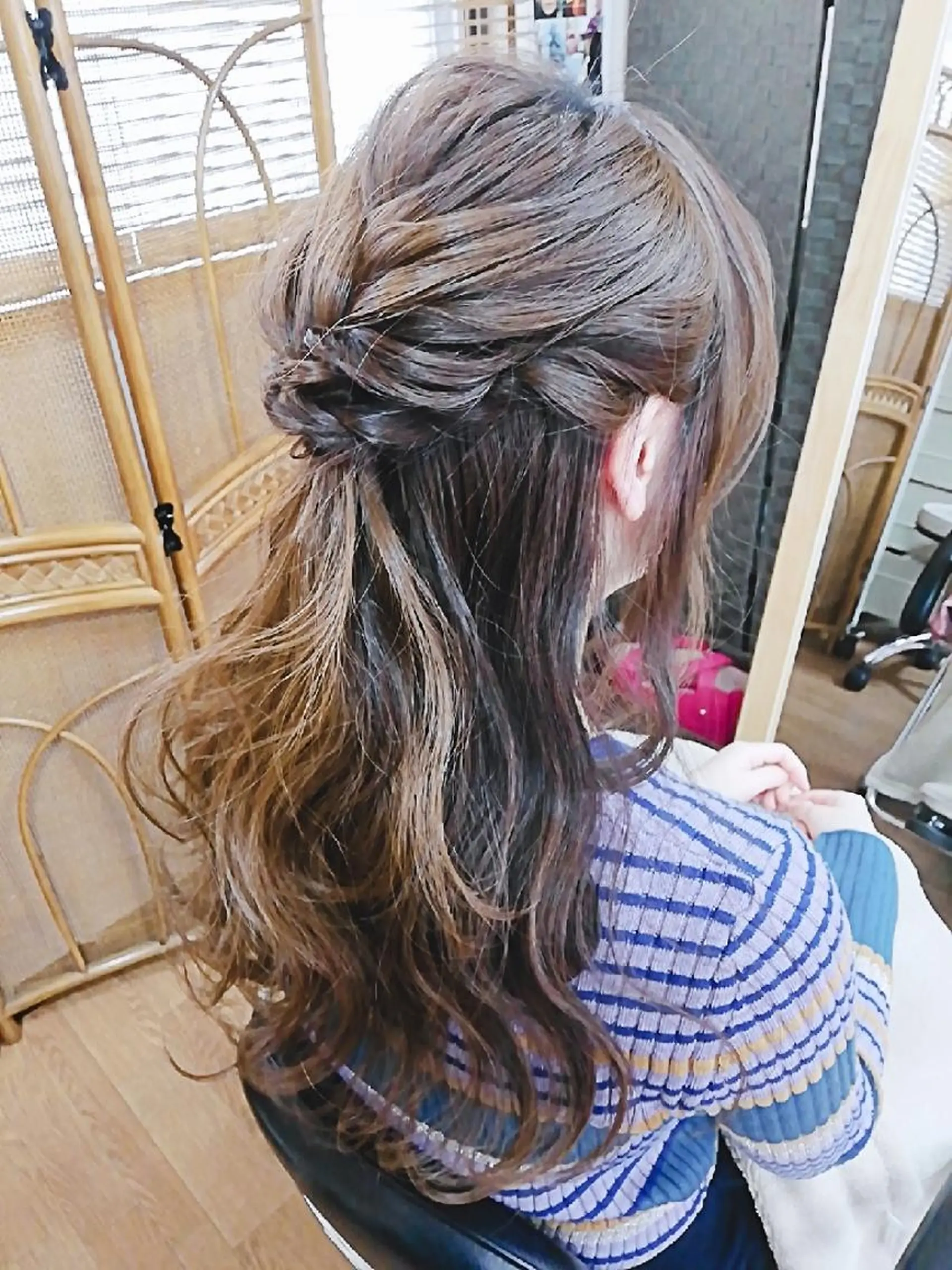 ヘアアレンジ ハーフアップ 小林　ローズパープル カット＆カラー美容室のヘアスタイル