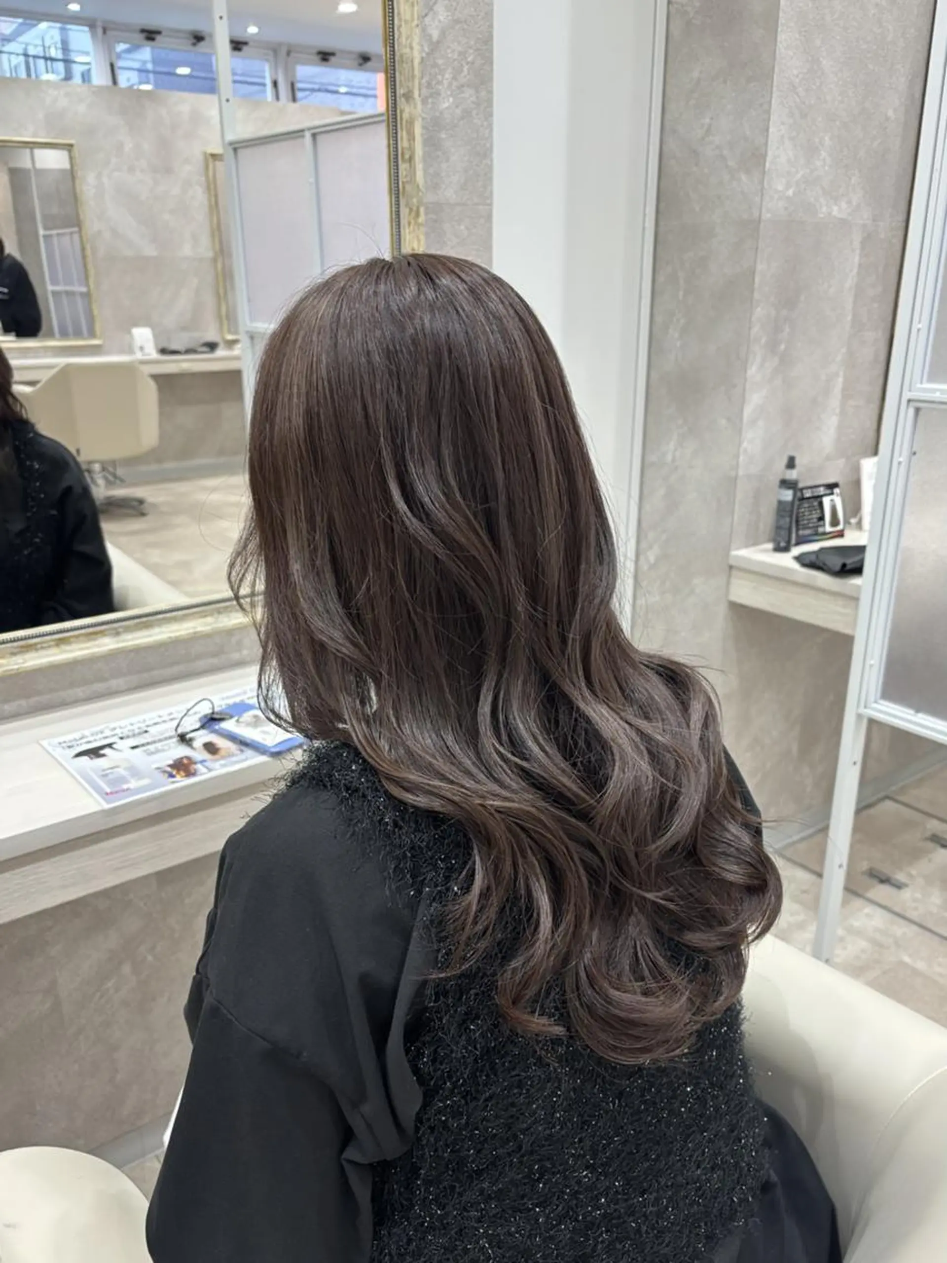 ロング カラー ブリーチ 透明感カラー ハイライトカラー ラベンダーカラー ハイライト ヘアカラー トリートメント 韓国ヘアケアブリーチ 莉奈のヘアスタイル