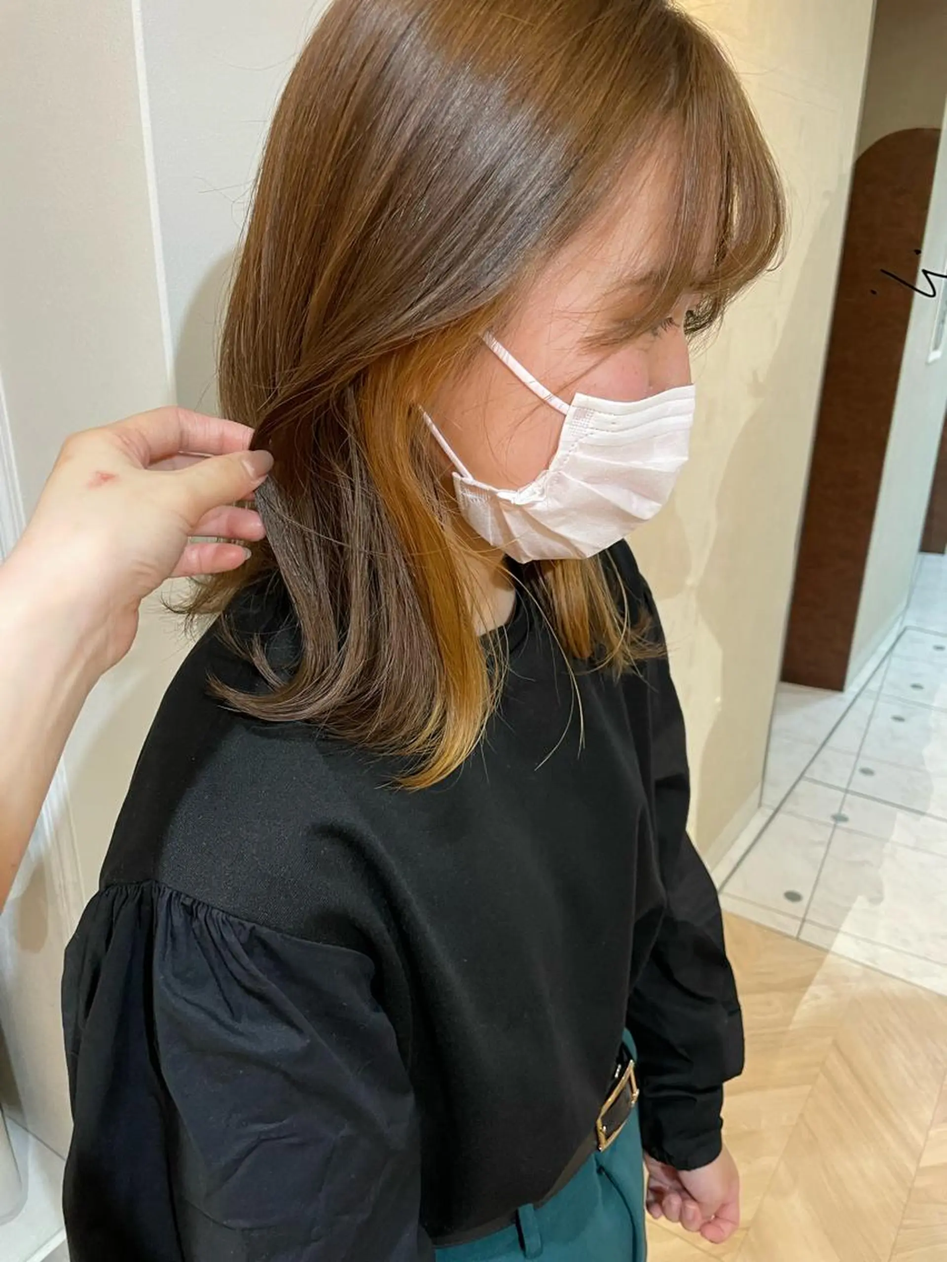 ミディアム カラー akane .のヘアスタイル