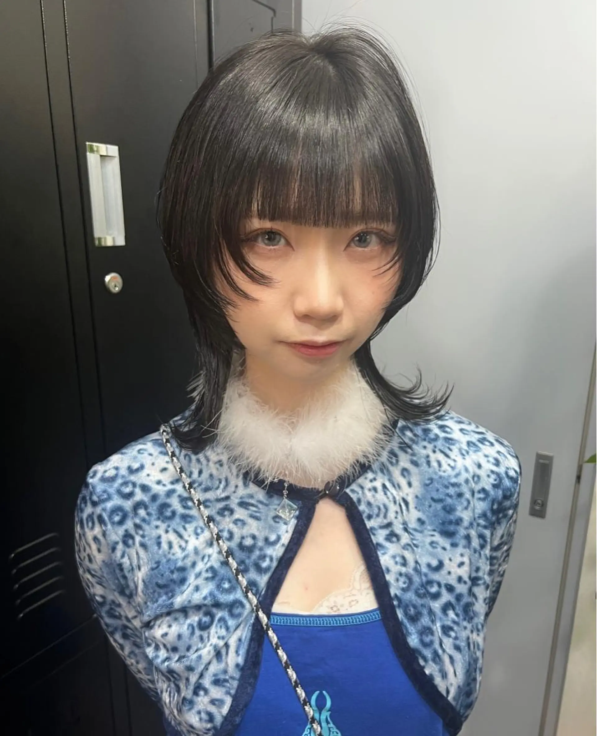 ミディアム 顔まわりレイヤー 顔周りカット ハッシュカット 韓国風ヘア レイヤーカット カット トリートメント ブリーチ/ウルフ ハッシュカット/石山のヘアスタイル