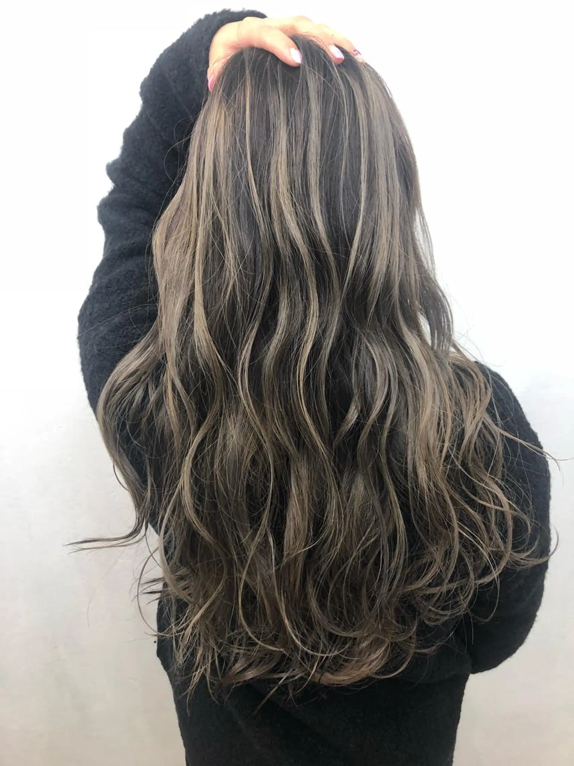 ロング カラー バレイヤージュ レイヤーカット ヘアカラー トリートメント ブリーチカラーレイヤ ーカット🦋annaのヘアスタイル