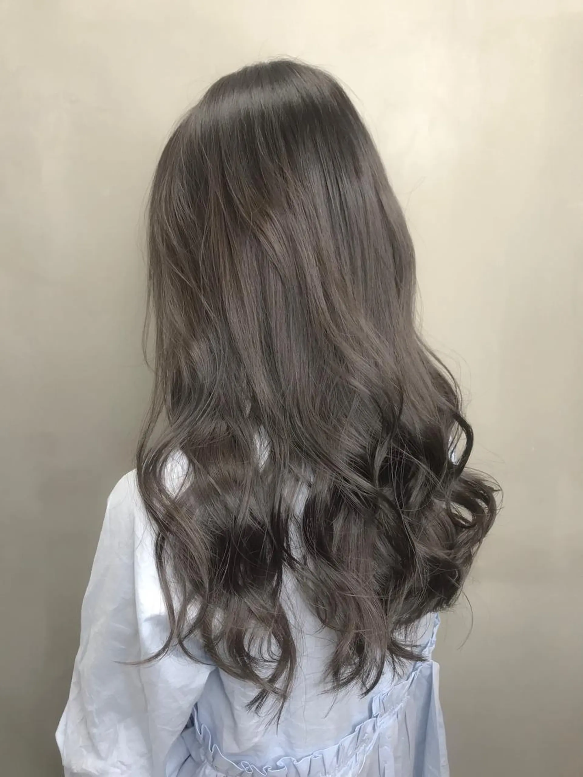 セミロング カラー グレージュ 【透明感、艶髪】西村 有司のヘアスタイル
