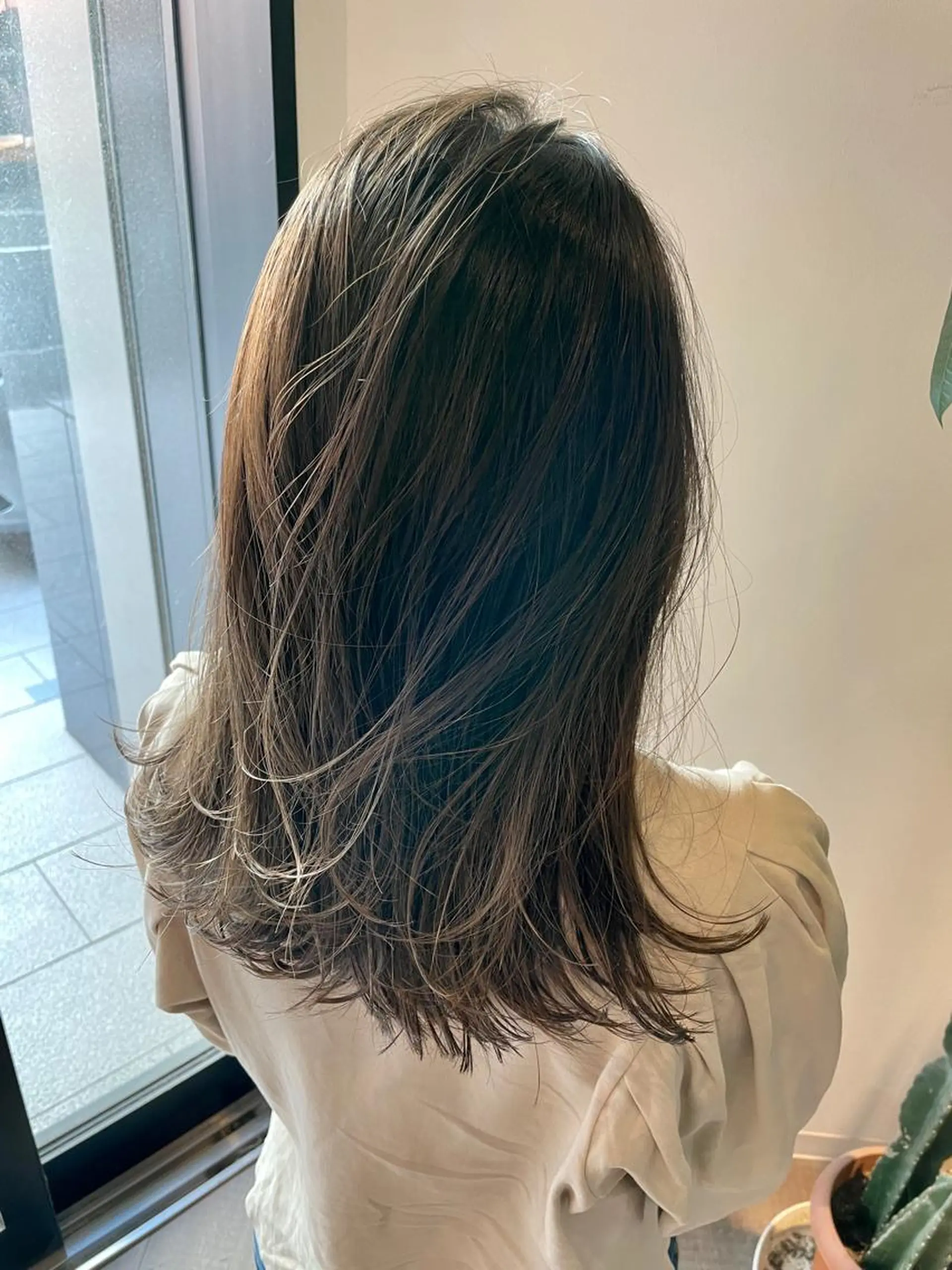 ロング カラー ブリーチ グレージュ カット パーマ 福永速人 /メンズパーマのヘアスタイル