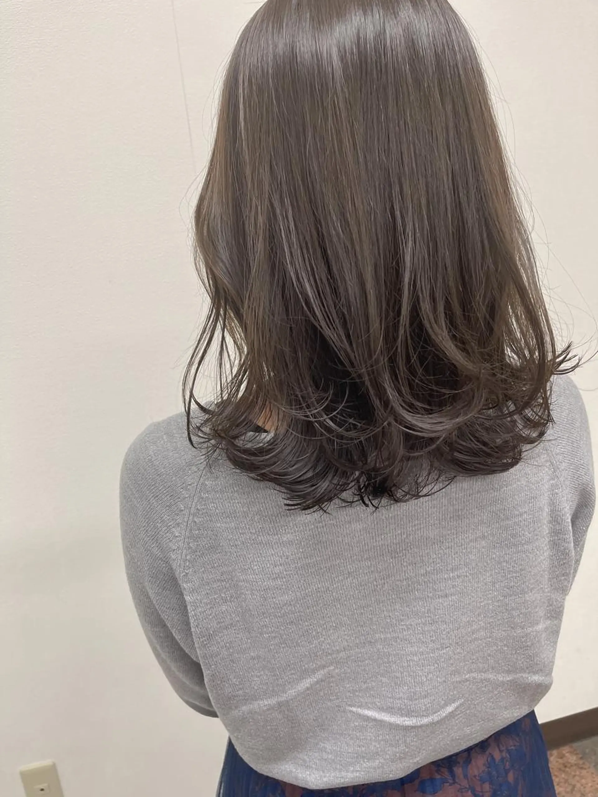 ミディアム シンタニナオト /梅田茶屋町のヘアスタイル