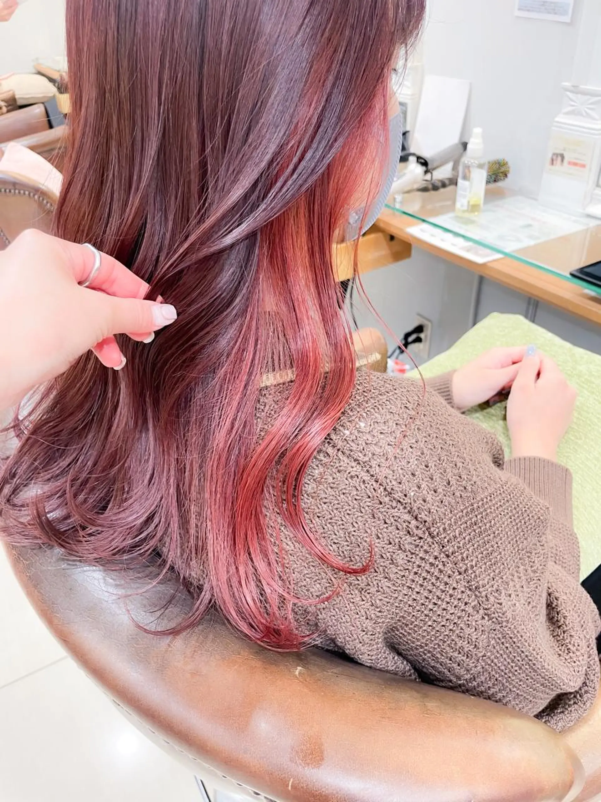 ロング カラー インナーカラー ピンクカラー ロング カット ヘアカラー トリートメント ✨カラー支持No.1 🧸ワキ カナコ🧸のヘアスタイル