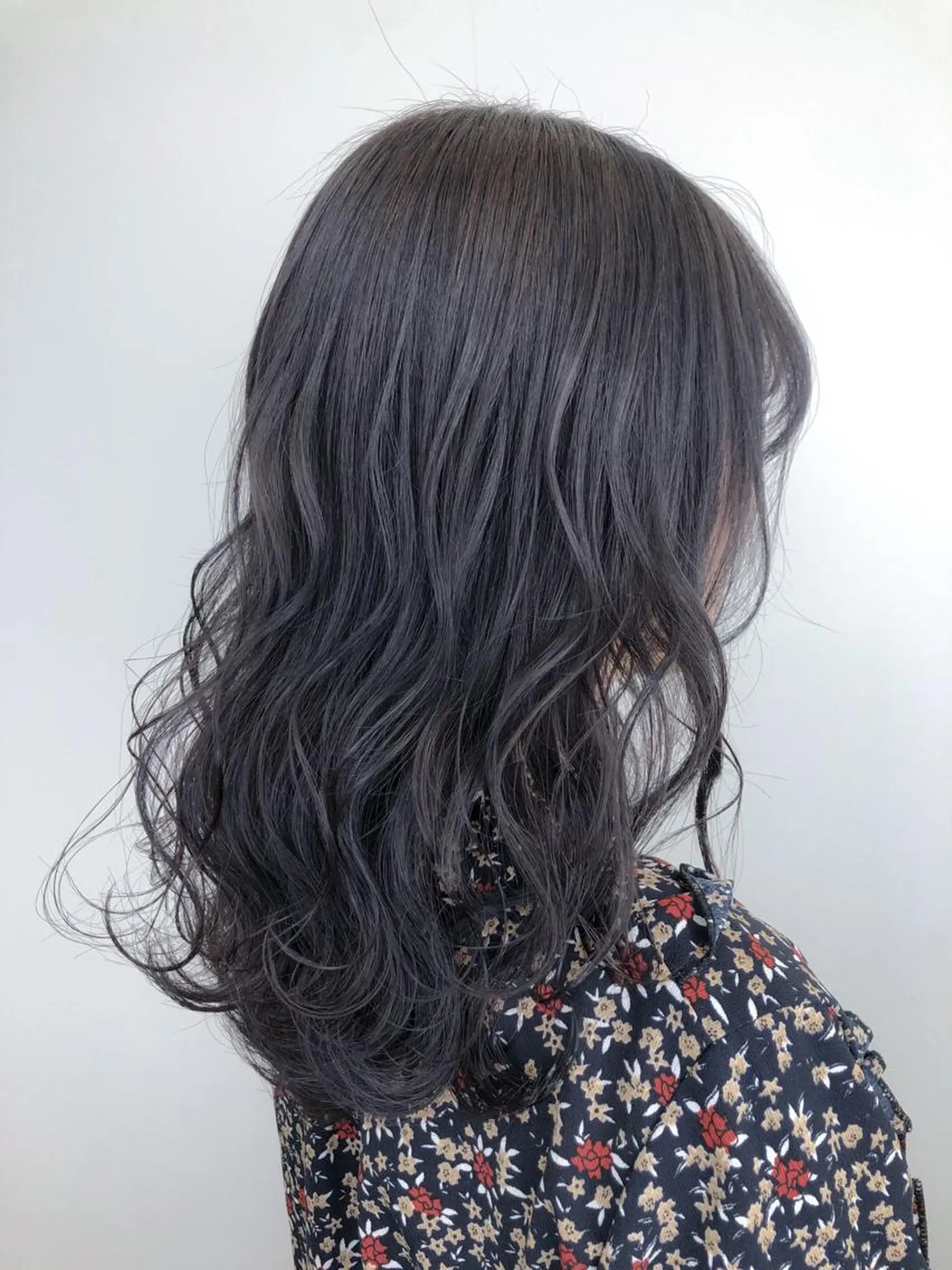 セミロング カラー ブリーチ ブルーカラー ブルーラベンダー ラベンダーカラー SALOWIN神戸三宮East店所属・【透明感、艶髪】西村 有司のヘアスタイル