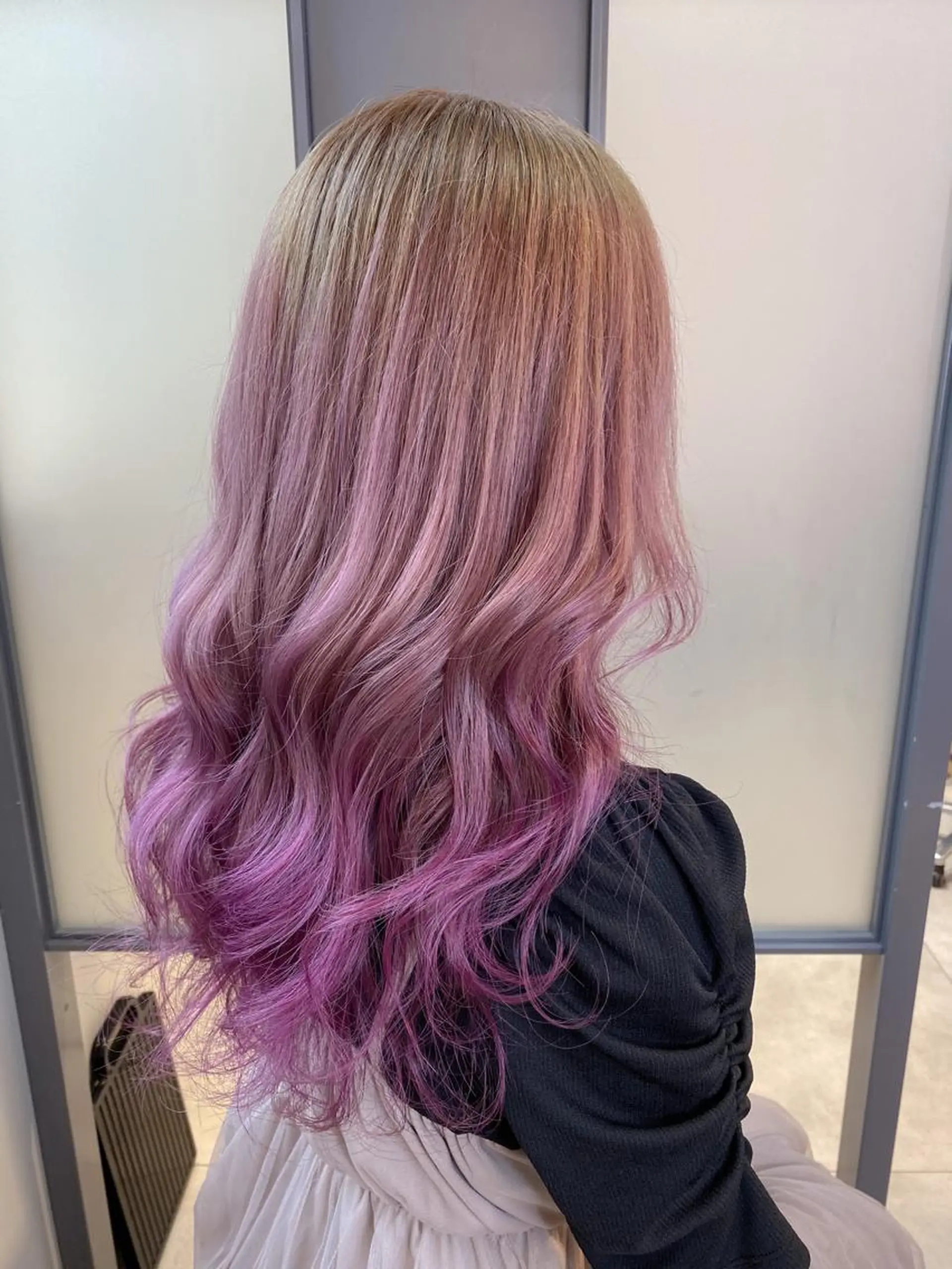 セミロング カラー ブリーチ グラデーションカラー ラベンダーカラー 【透明感、艶髪】西村 有司のヘアスタイル