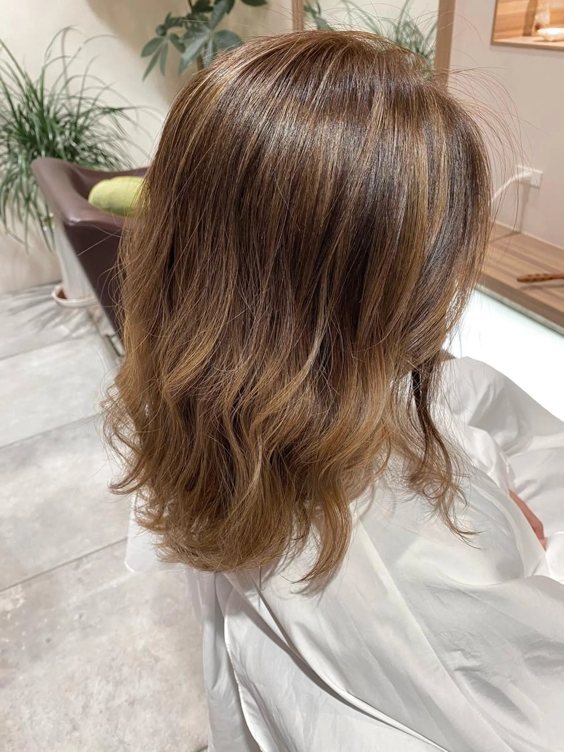 ミディアム カラー バレイヤージュ ブラウンカラー キャラメルブラウン レイヤーカット 川越 輝梨奈のヘアスタイル